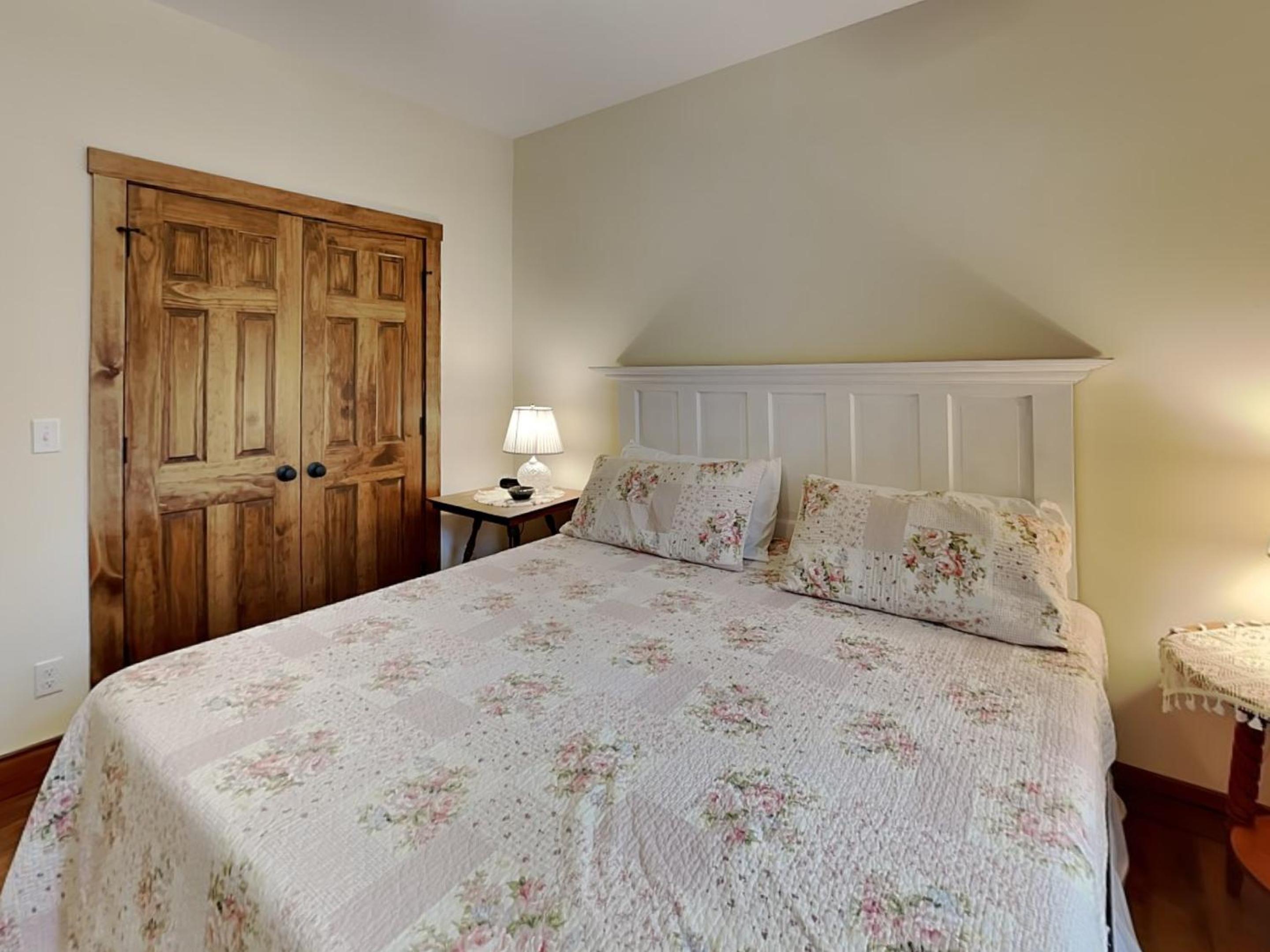 Buzzy Bee Lodge