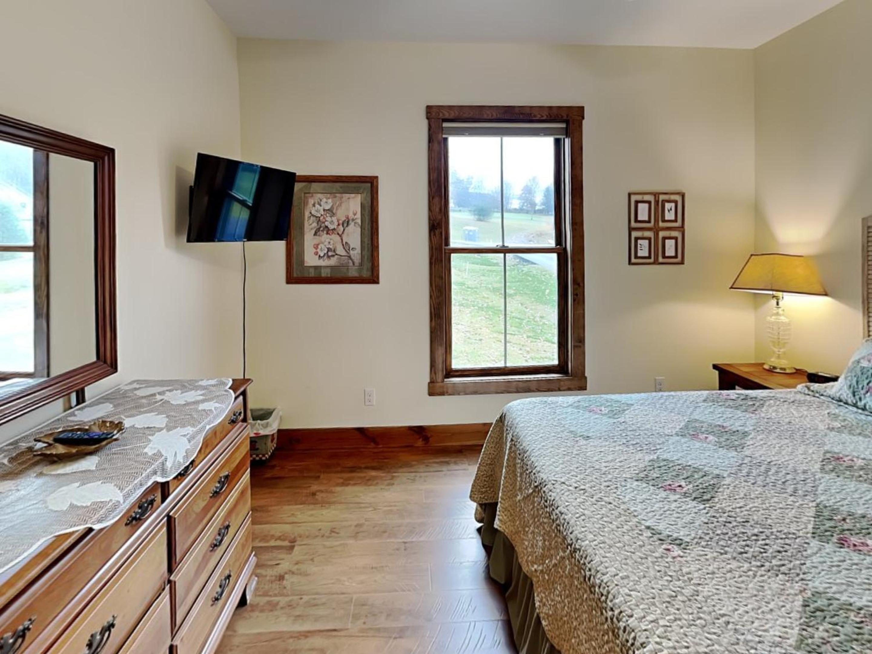 Buzzy Bee Lodge