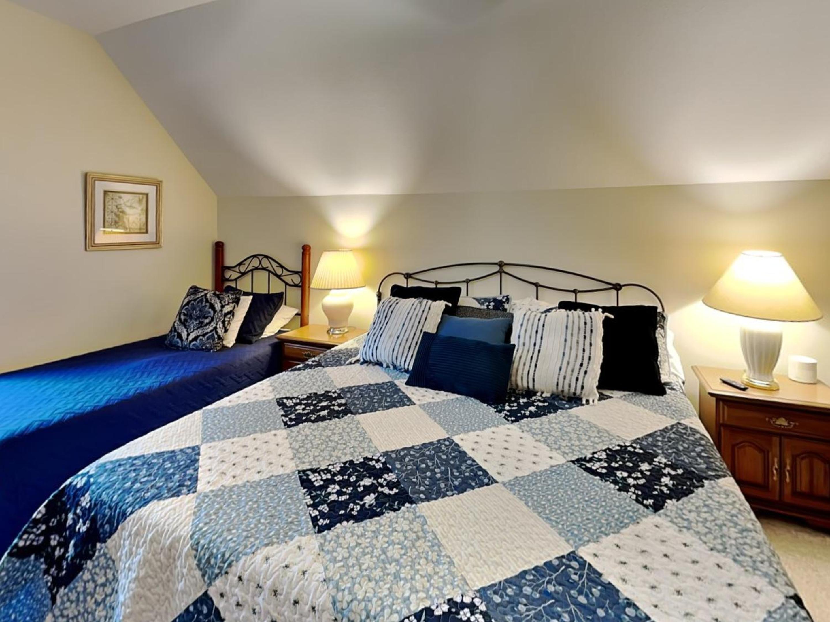 Buzzy Bee Lodge