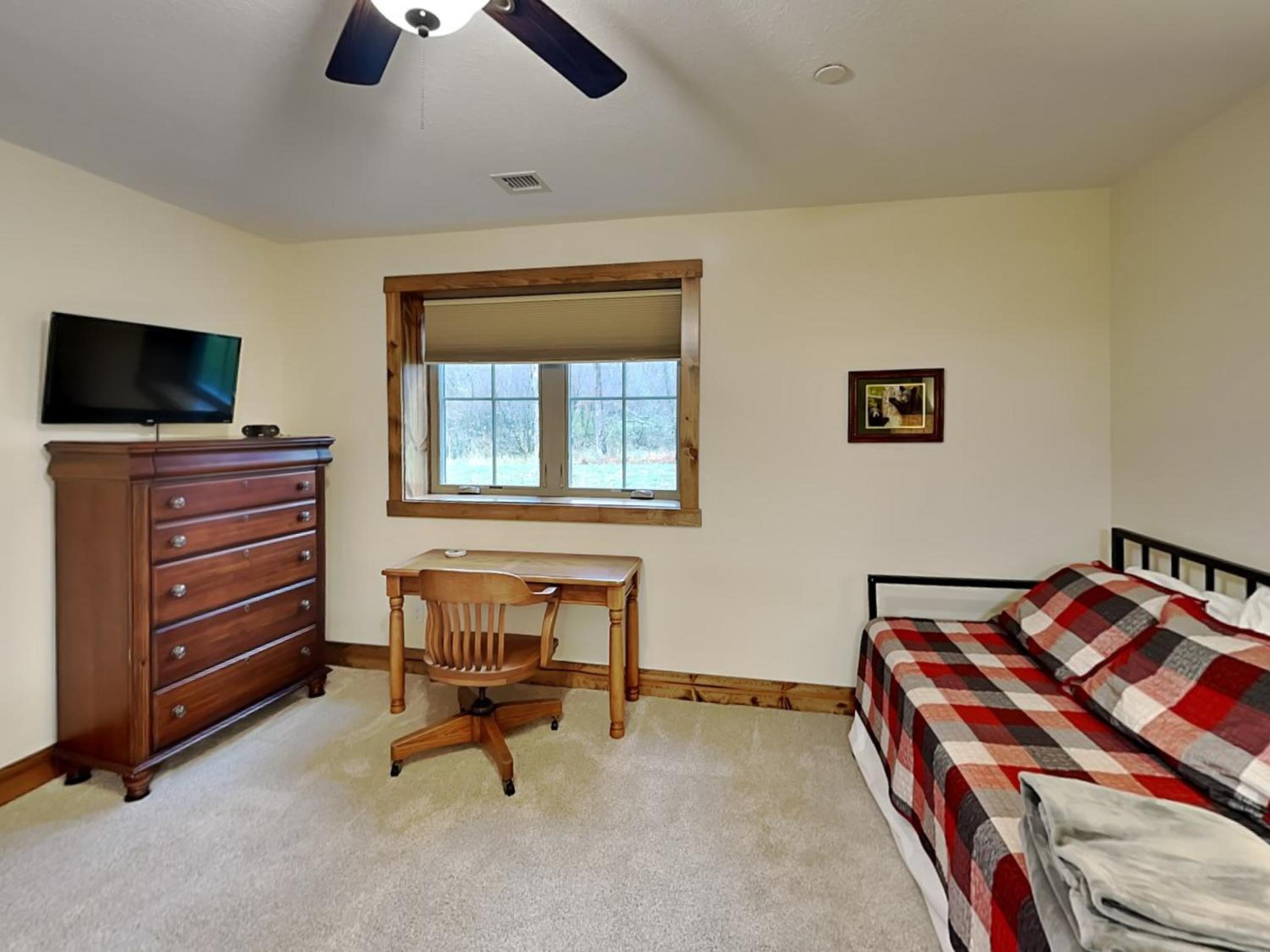 Buzzy Bee Lodge