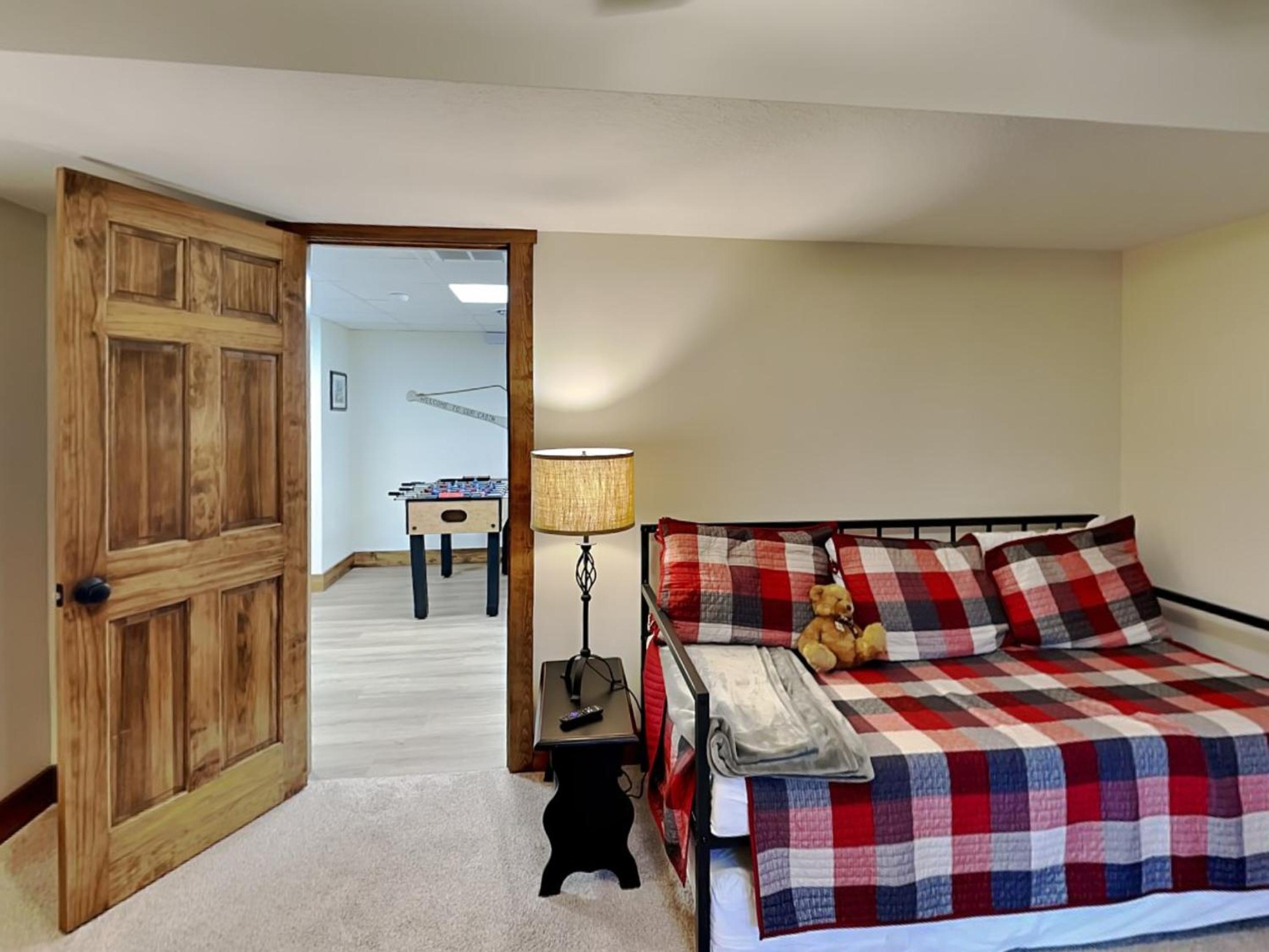 Buzzy Bee Lodge