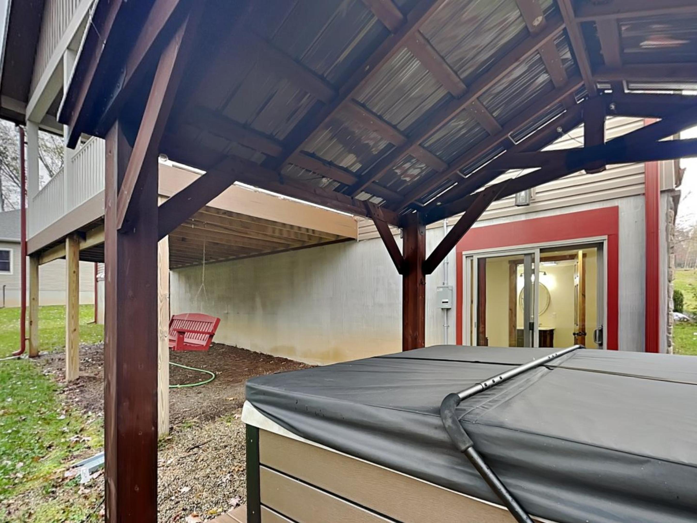 Buzzy Bee Lodge