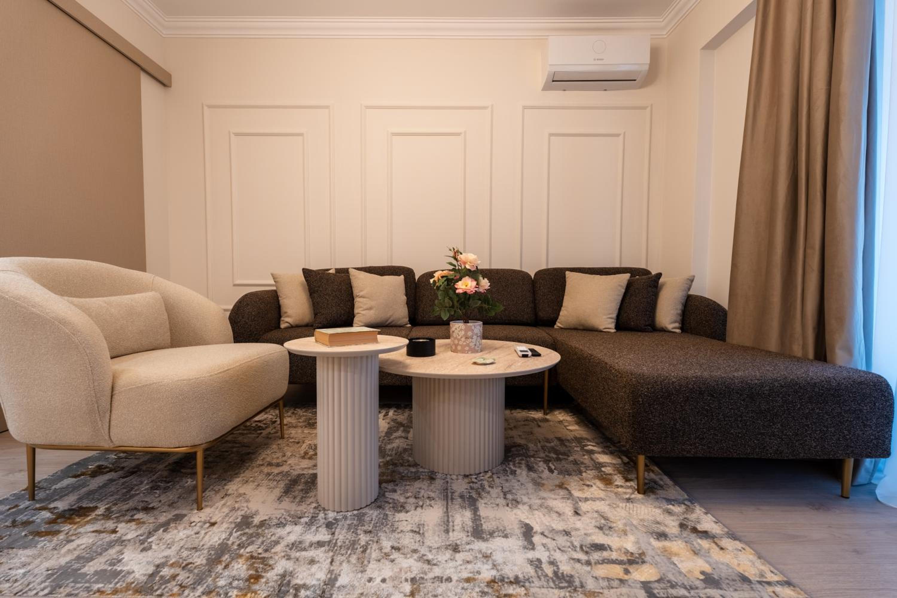 Soft Elegance by Blvd 51B7 - Modern Apartment with Refined Comfort