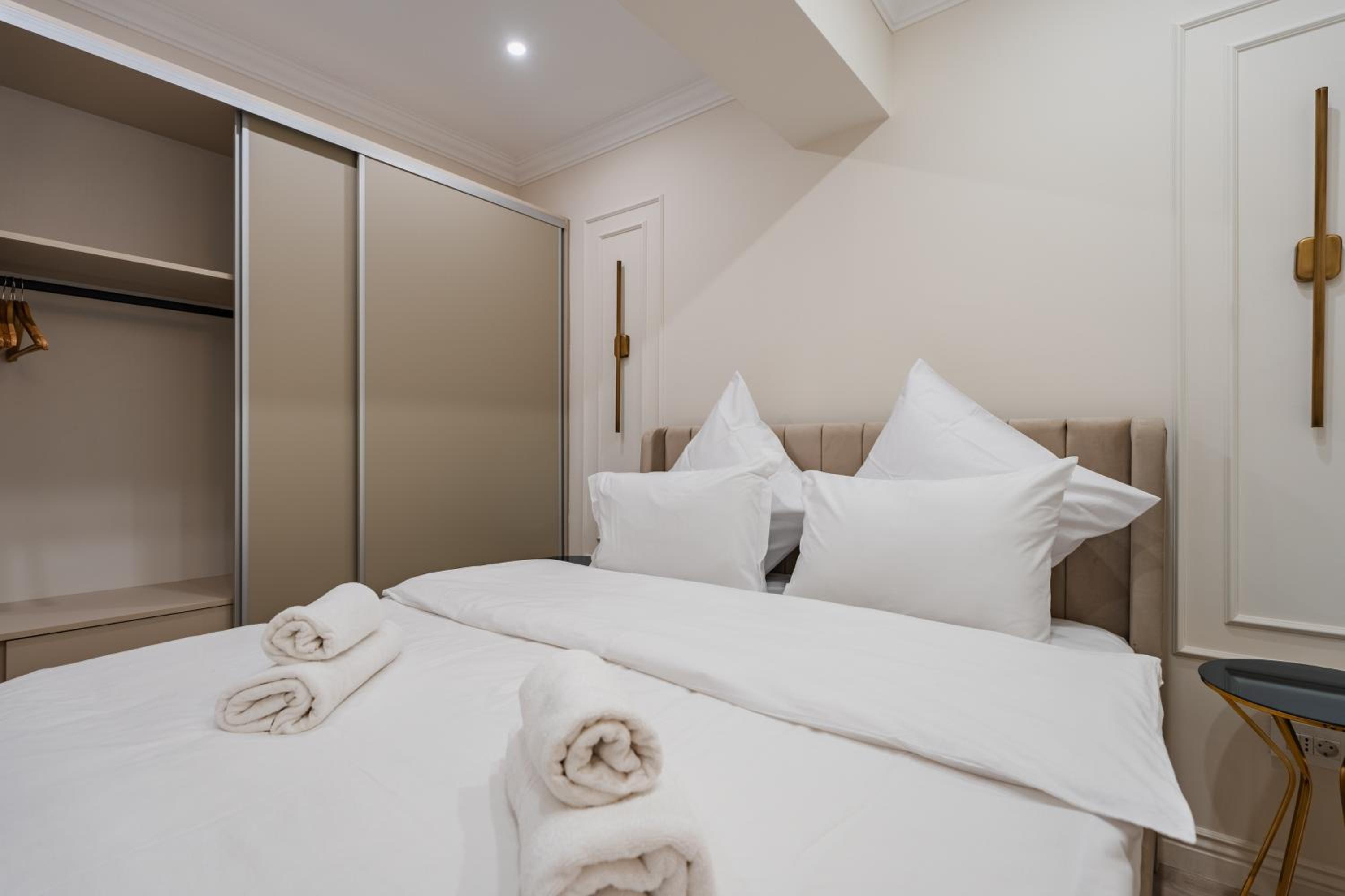 Soft Elegance by Blvd 51B7 - Modern Apartment with Refined Comfort
