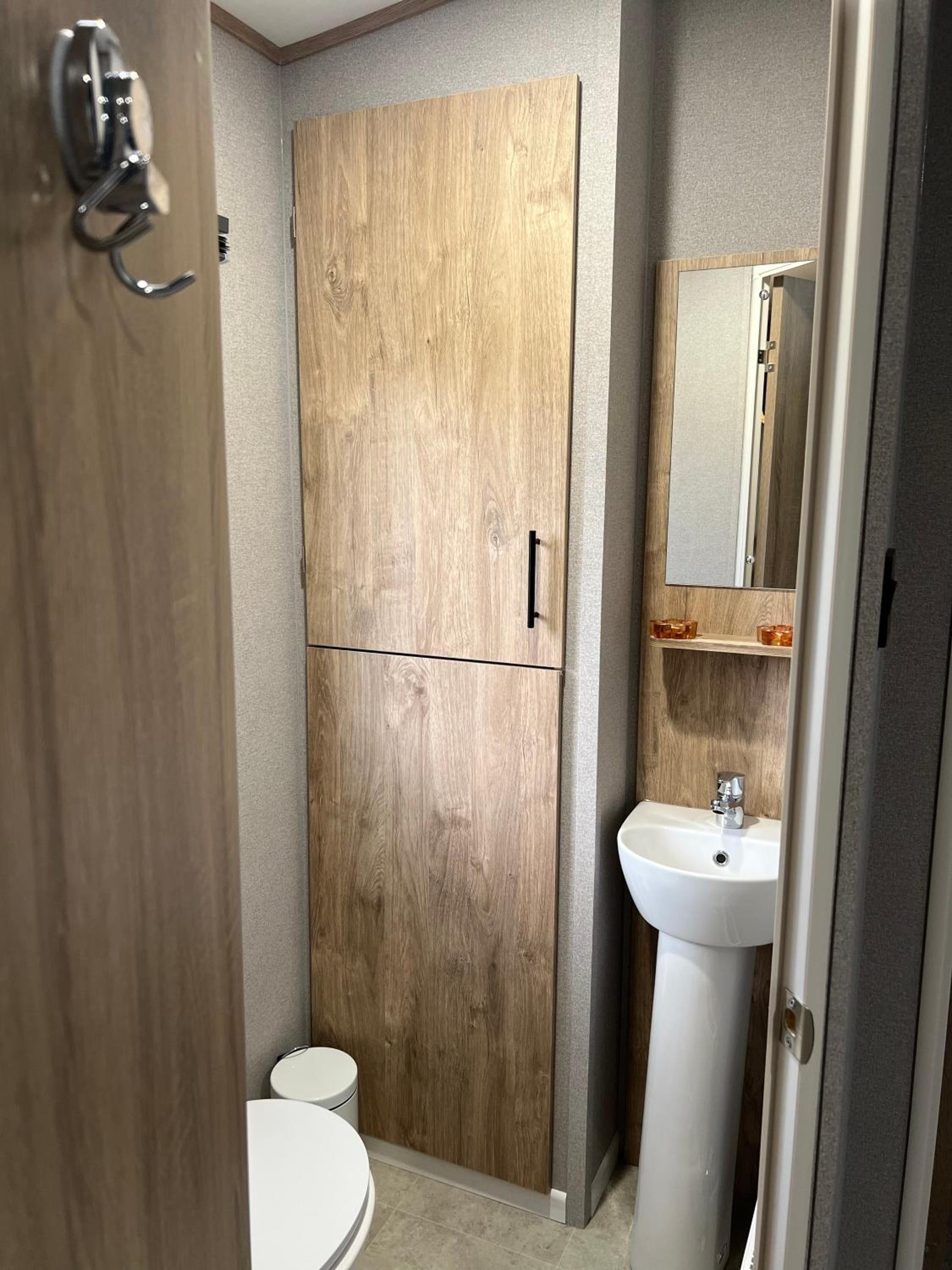Modern Caravan 2025 with Decking