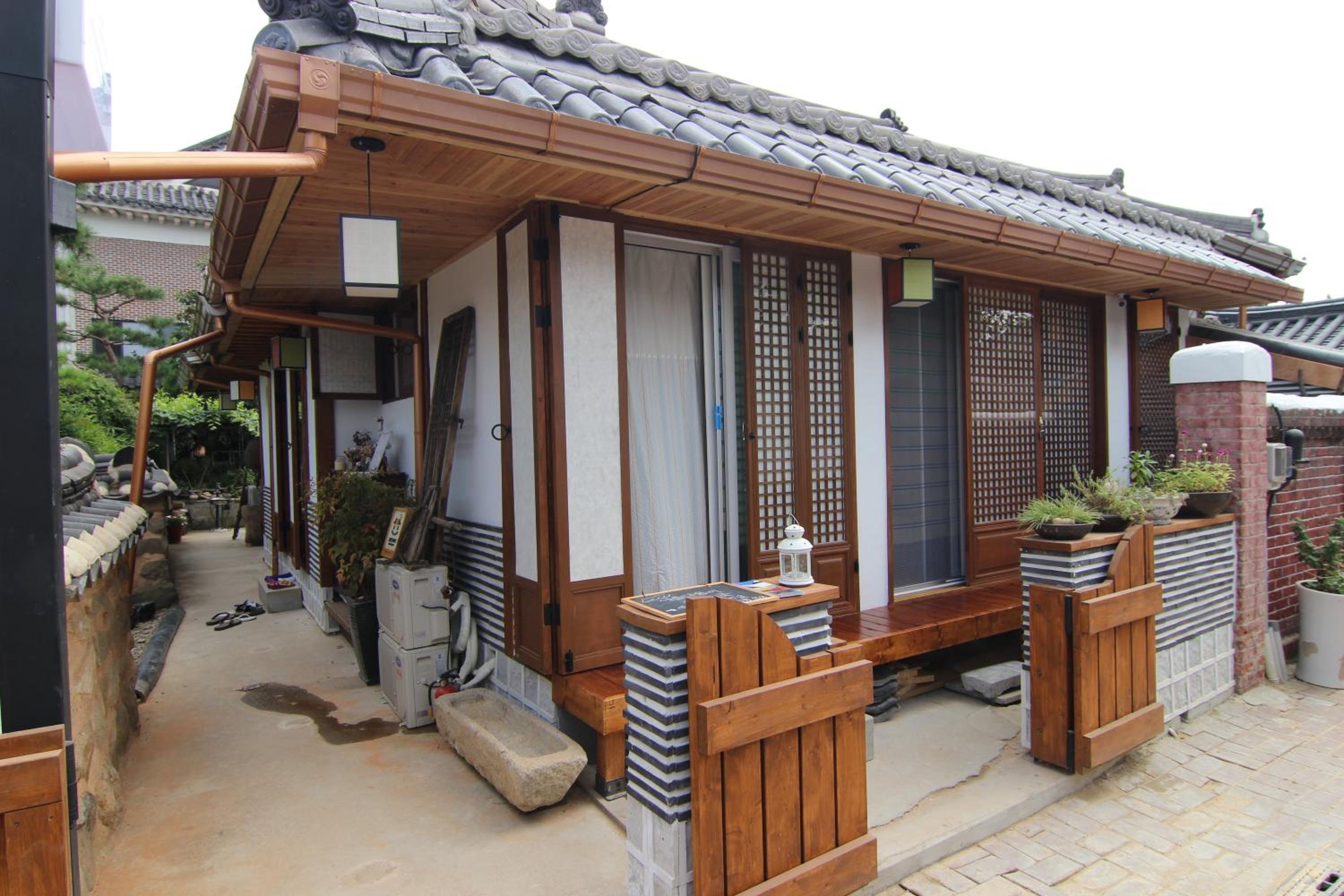 Sungsim Hanok Guesthouse view 3