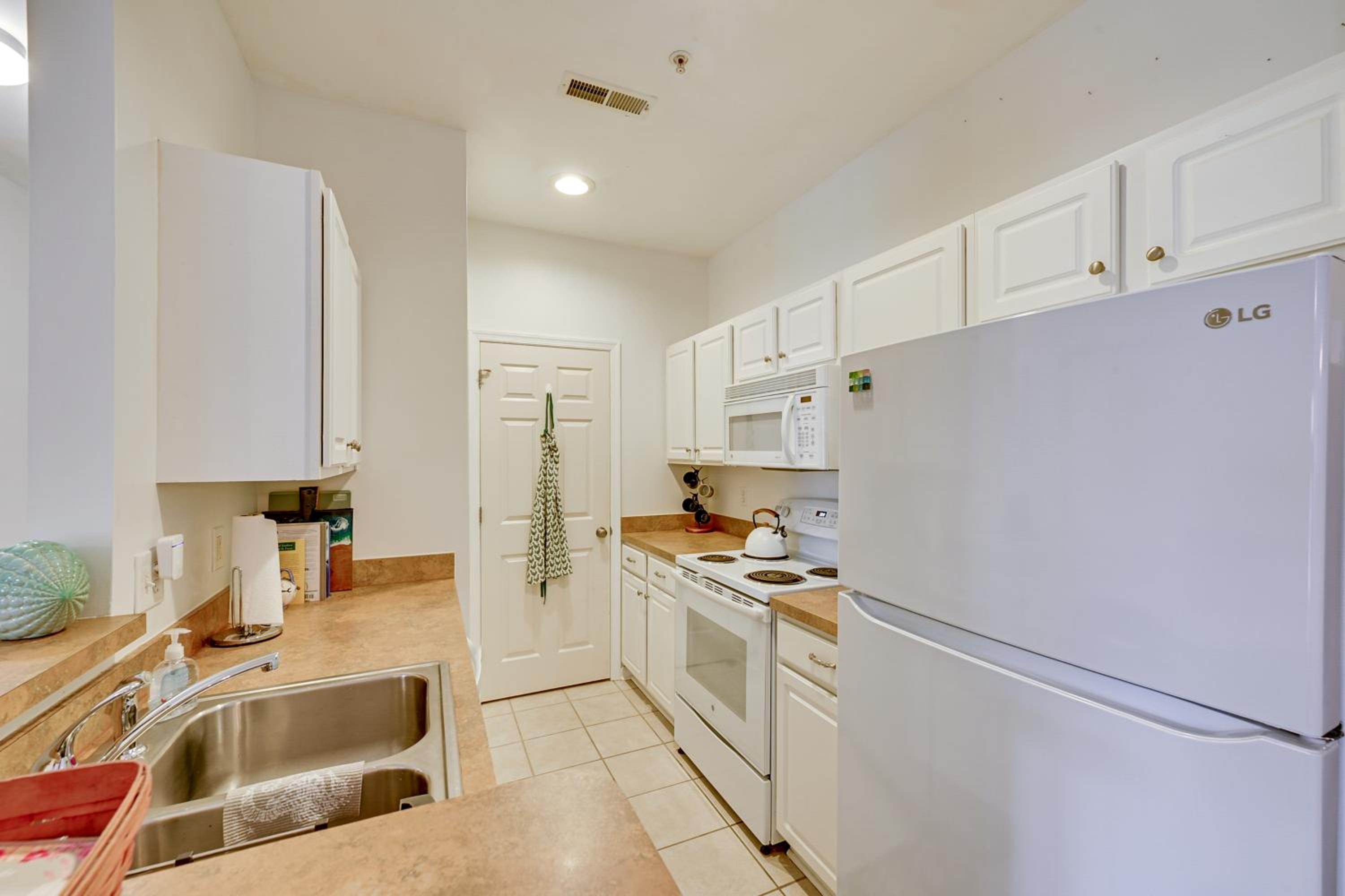Pool Access and Easy Beach Days! Lewes Unit with Patio