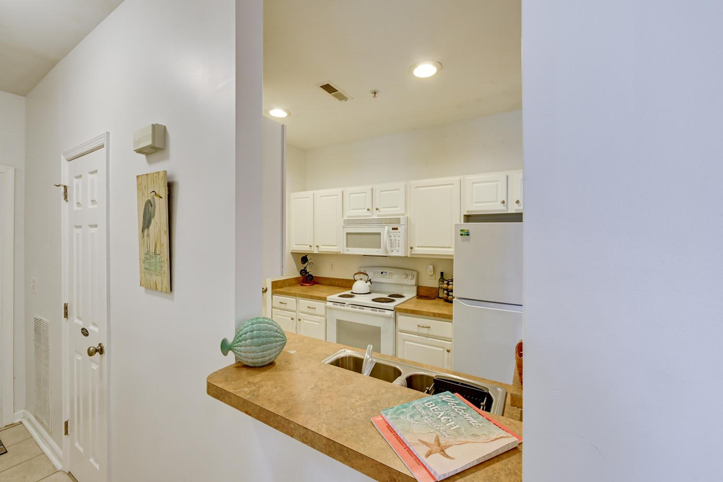 Pool Access and Easy Beach Days! Lewes Unit with Patio