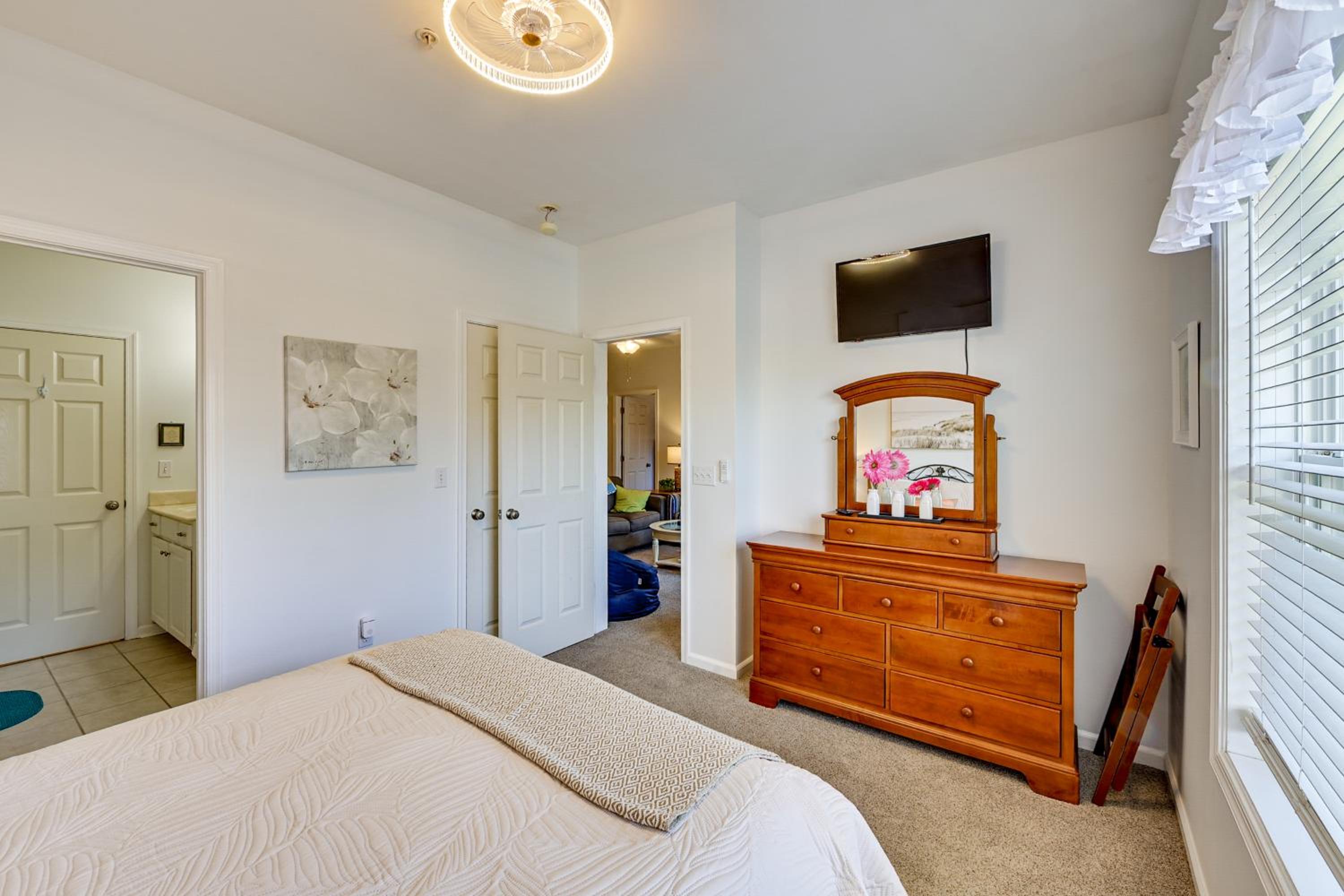 Pool Access and Easy Beach Days! Lewes Unit with Patio