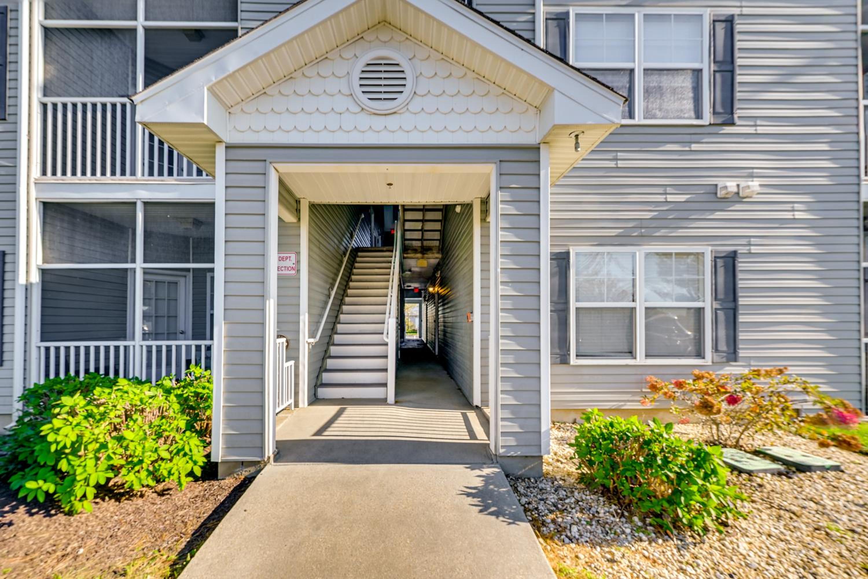 Pool Access and Easy Beach Days! Lewes Unit with Patio