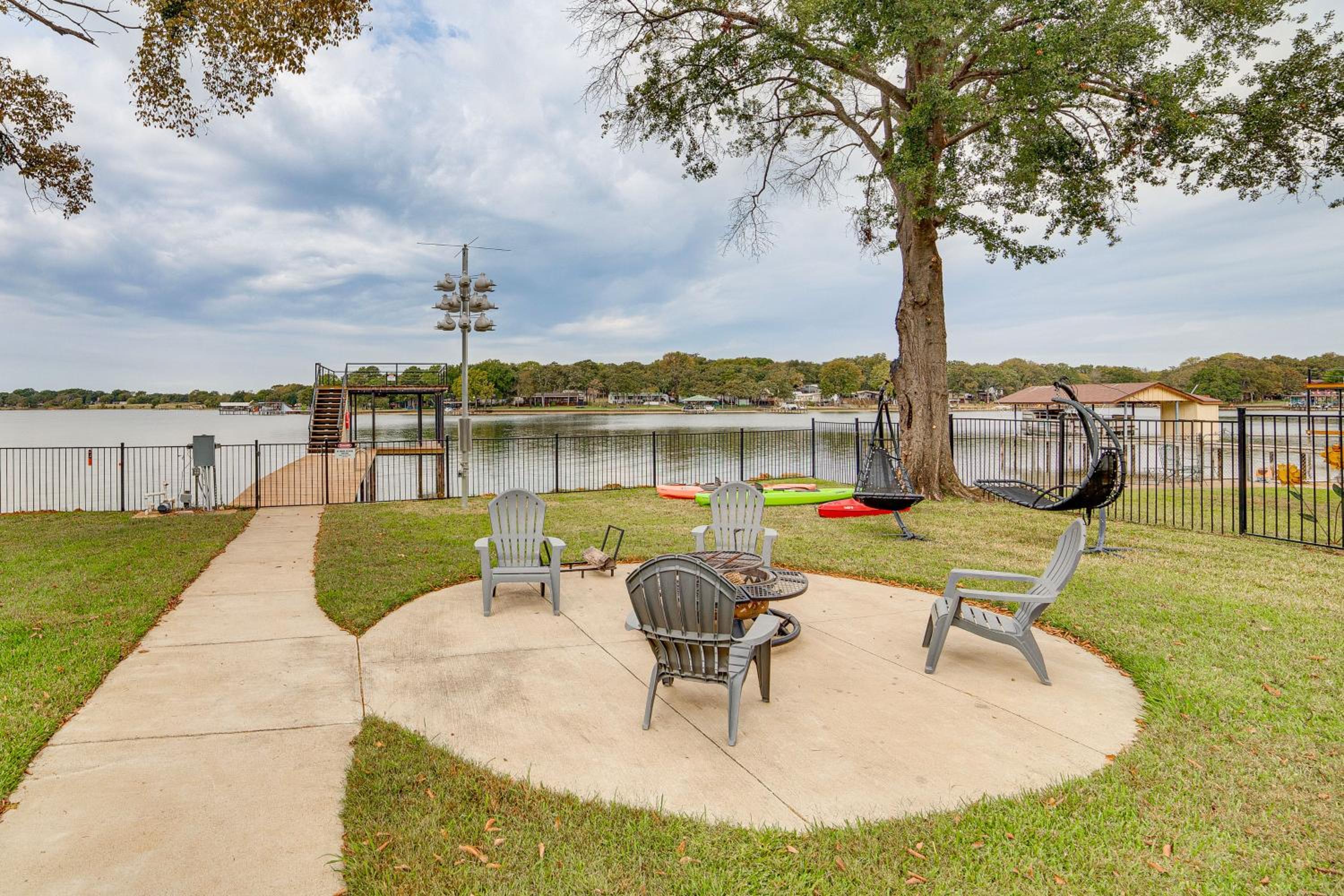Private Dock and Yard! Modern Getaway in Mabank