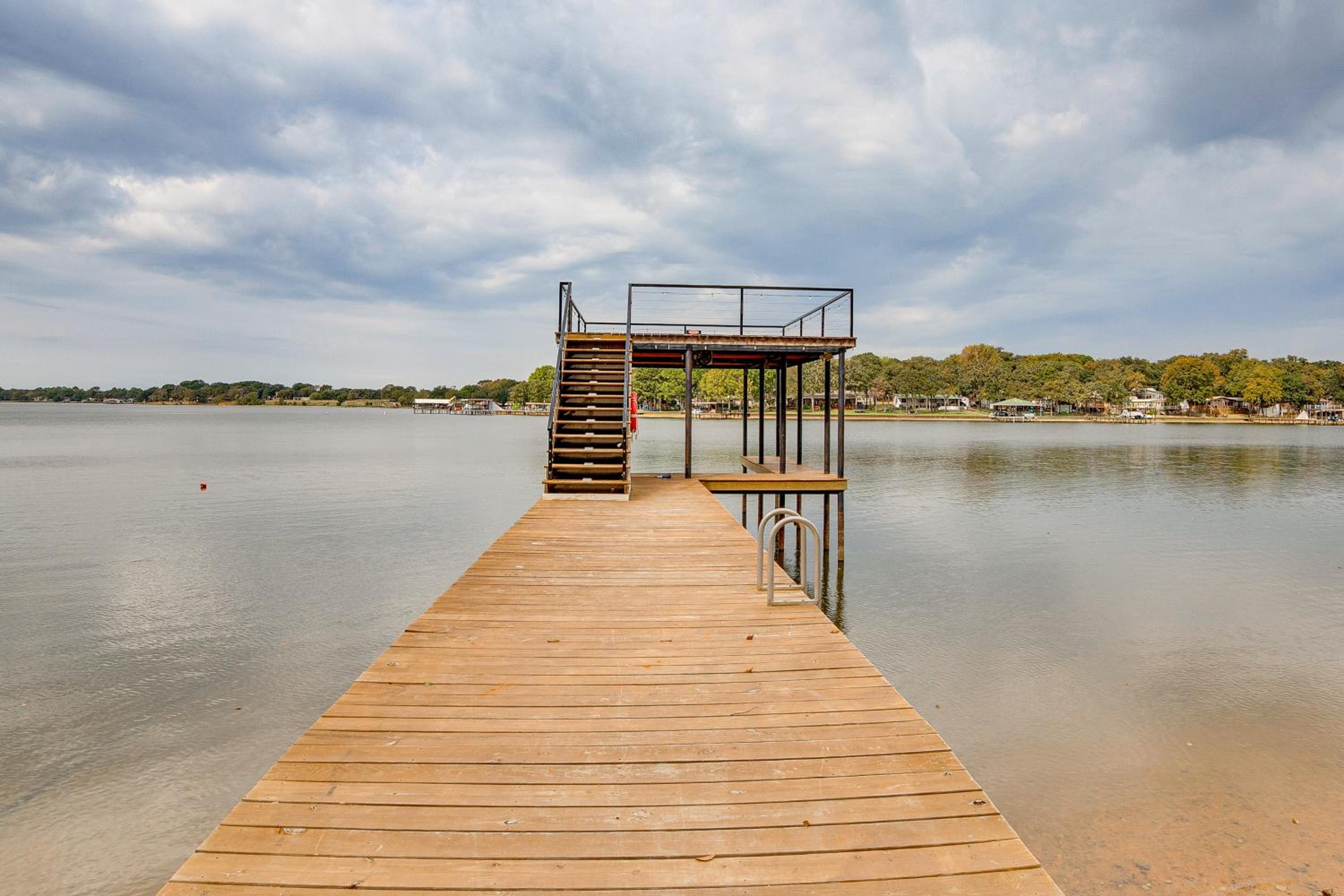 Private Dock and Yard! Modern Getaway in Mabank