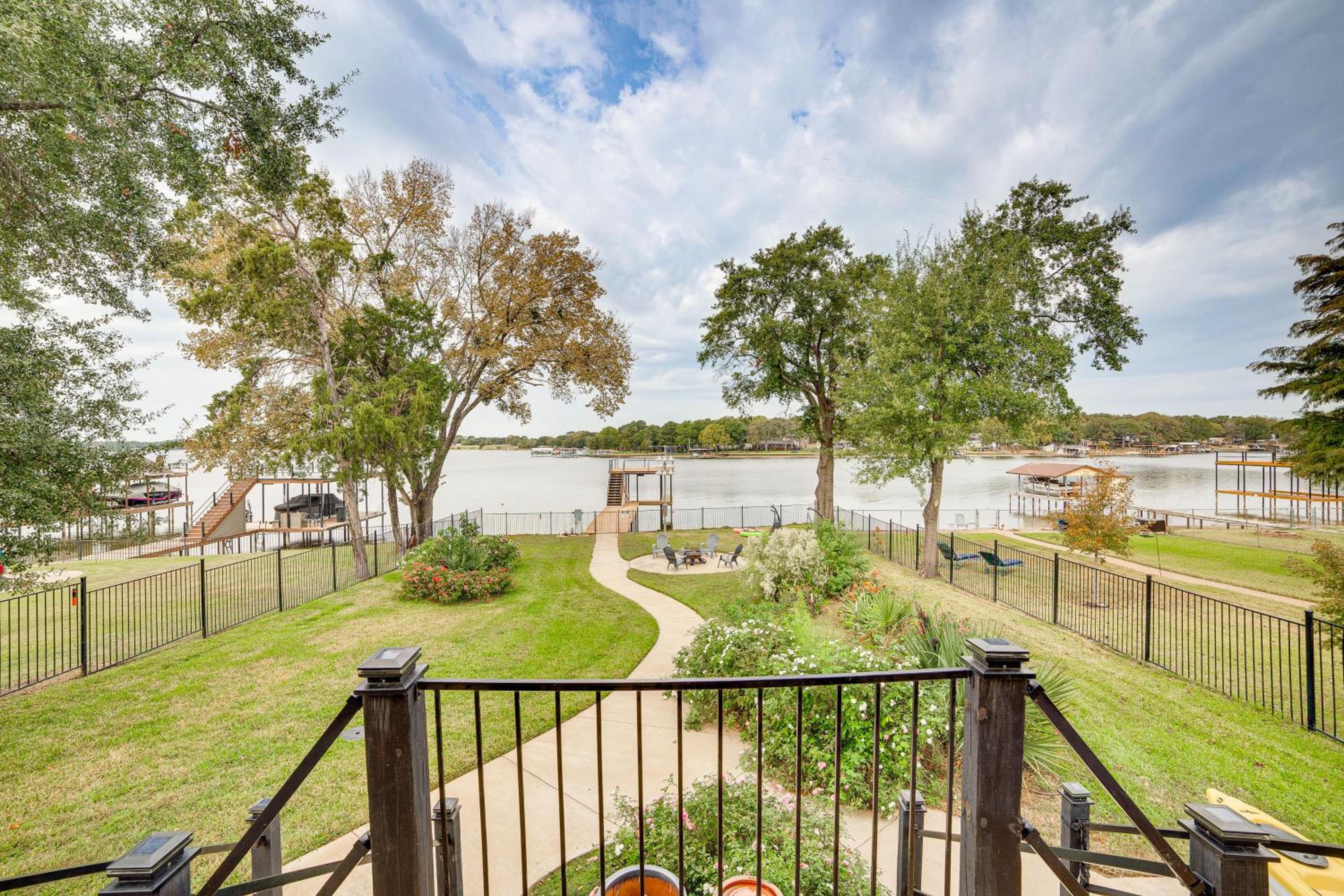 Private Dock and Yard! Modern Getaway in Mabank