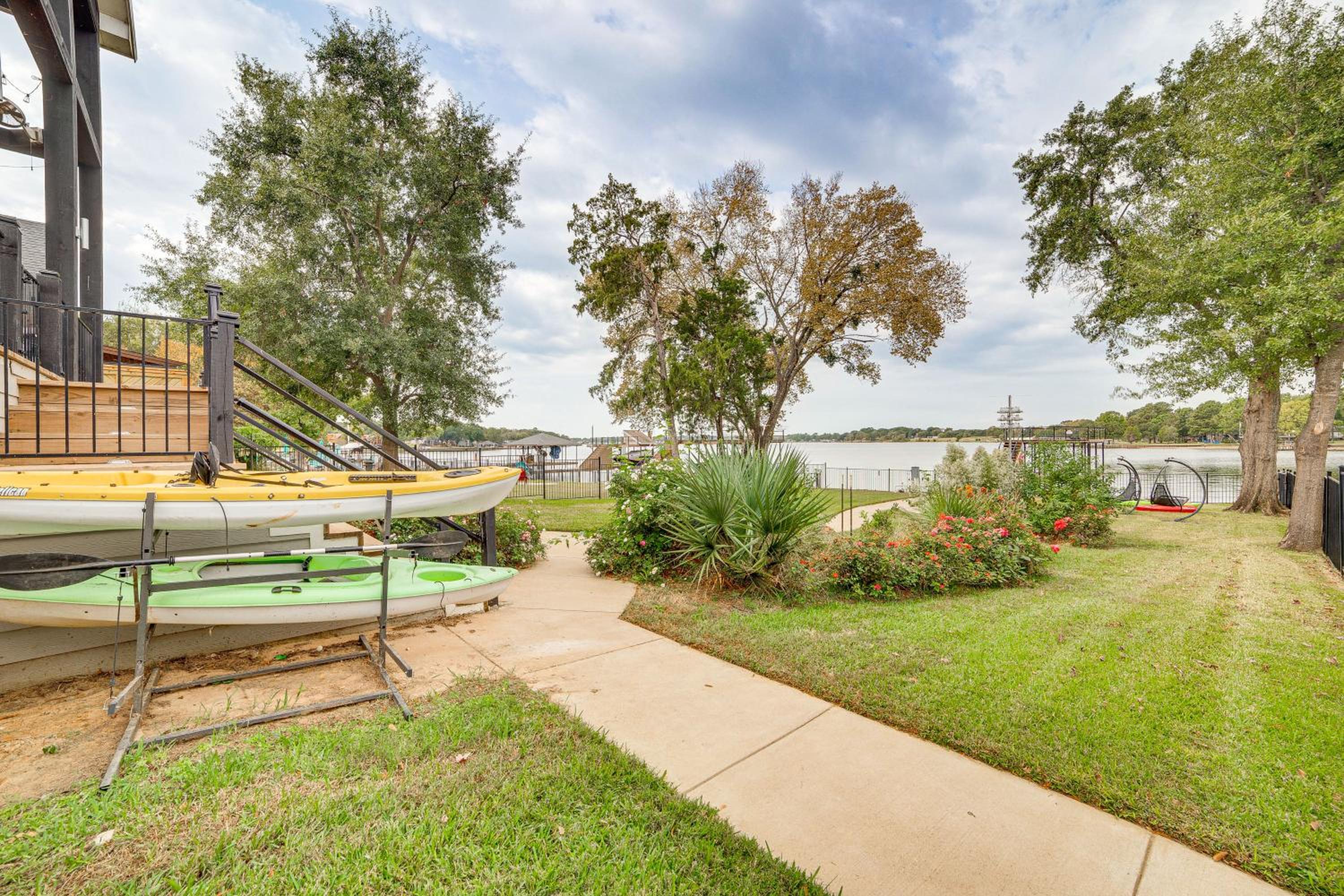 Private Dock and Yard! Modern Getaway in Mabank
