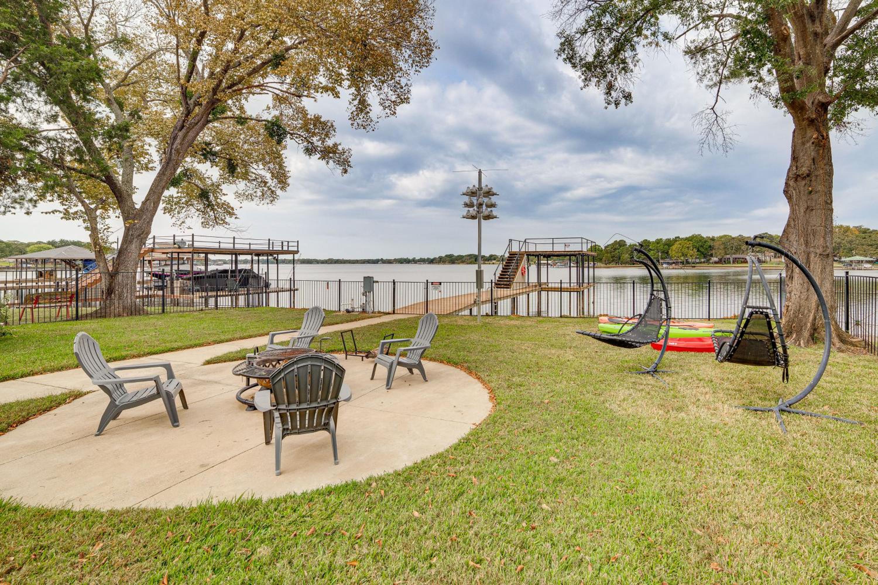 Private Dock and Yard! Modern Getaway in Mabank