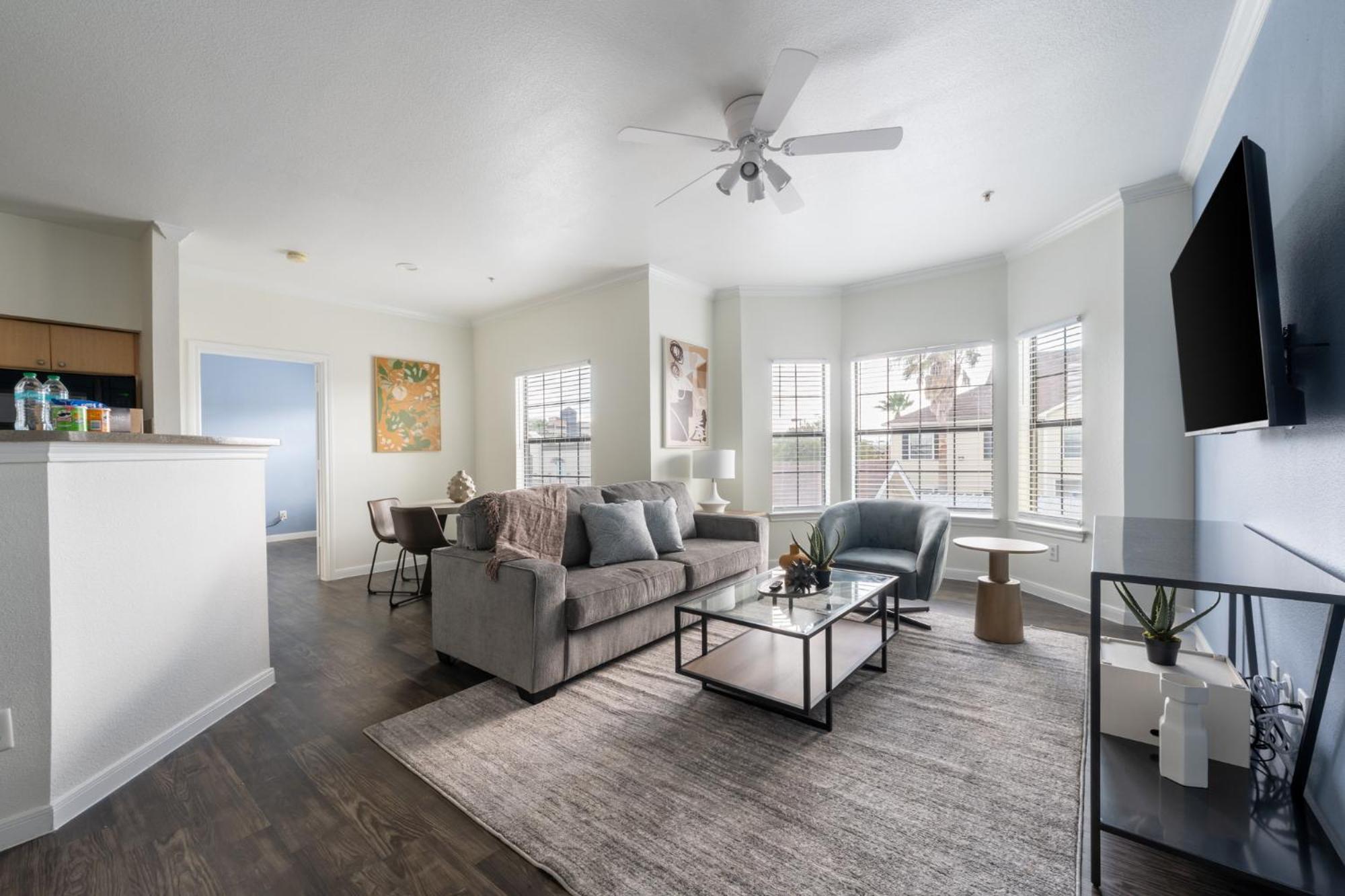 Landing Beautiful 2BD Gym