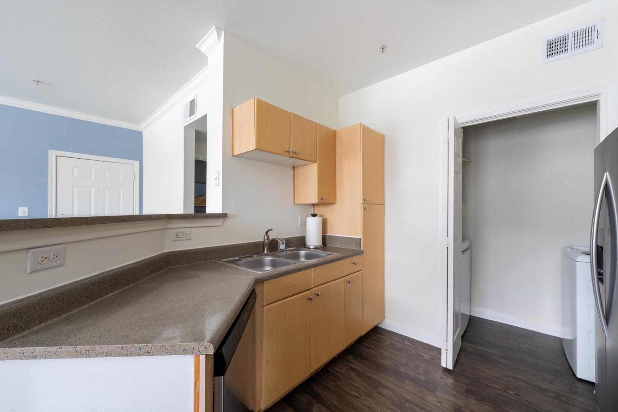 Landing Beautiful 2BD Gym