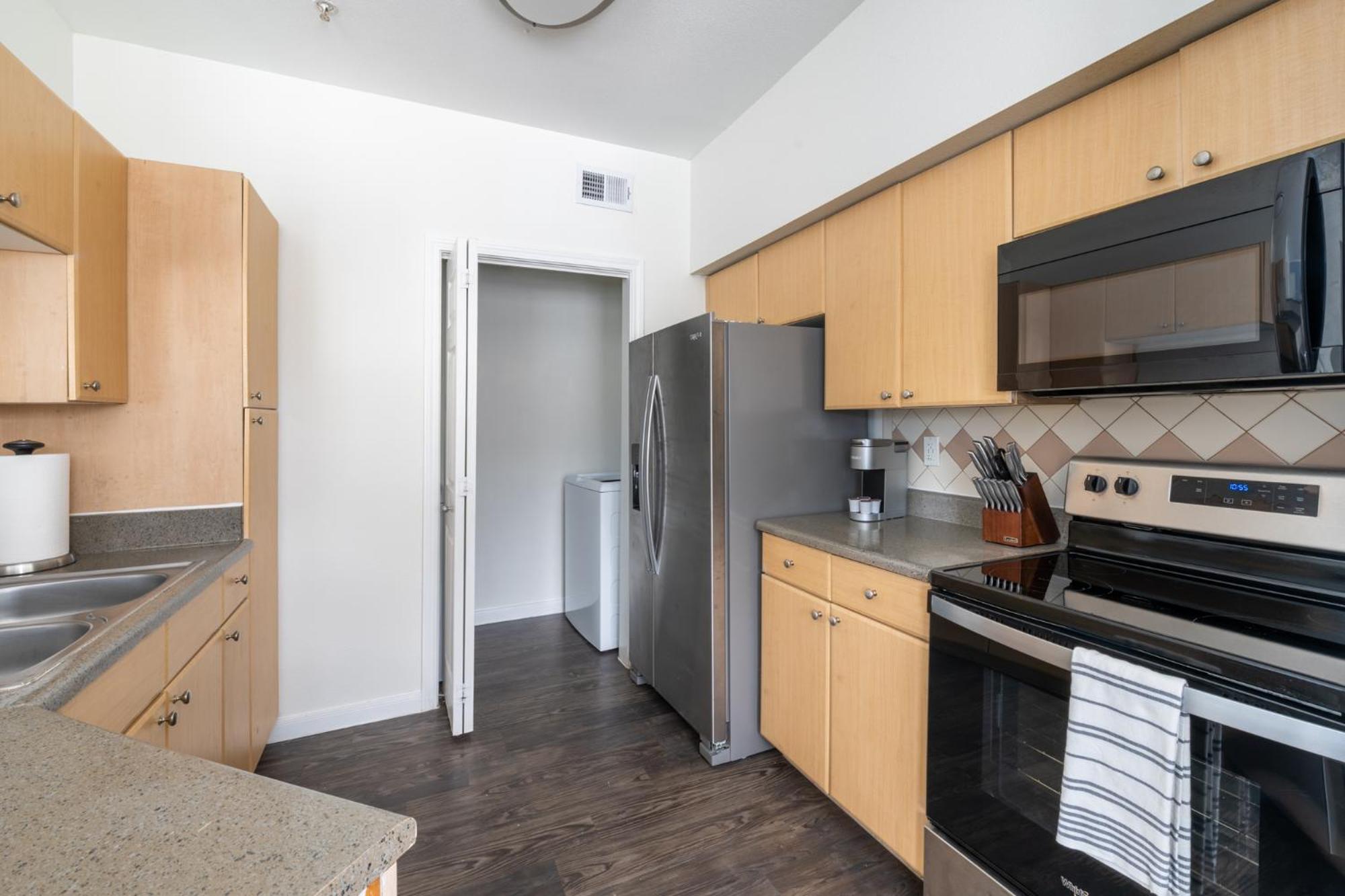 Landing Beautiful 2BD Gym