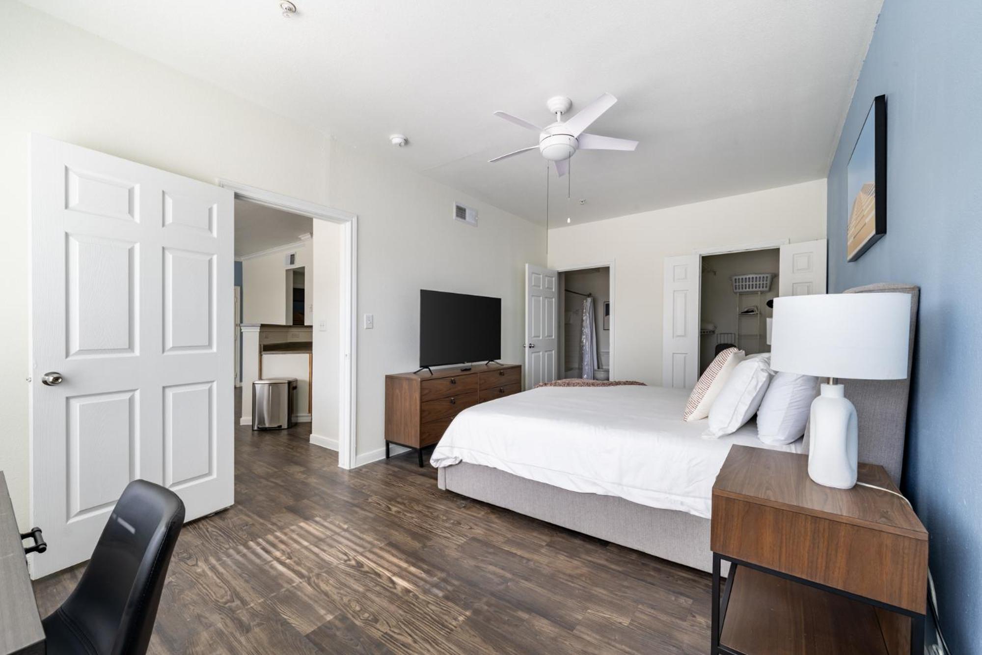 Landing Beautiful 2BD Gym