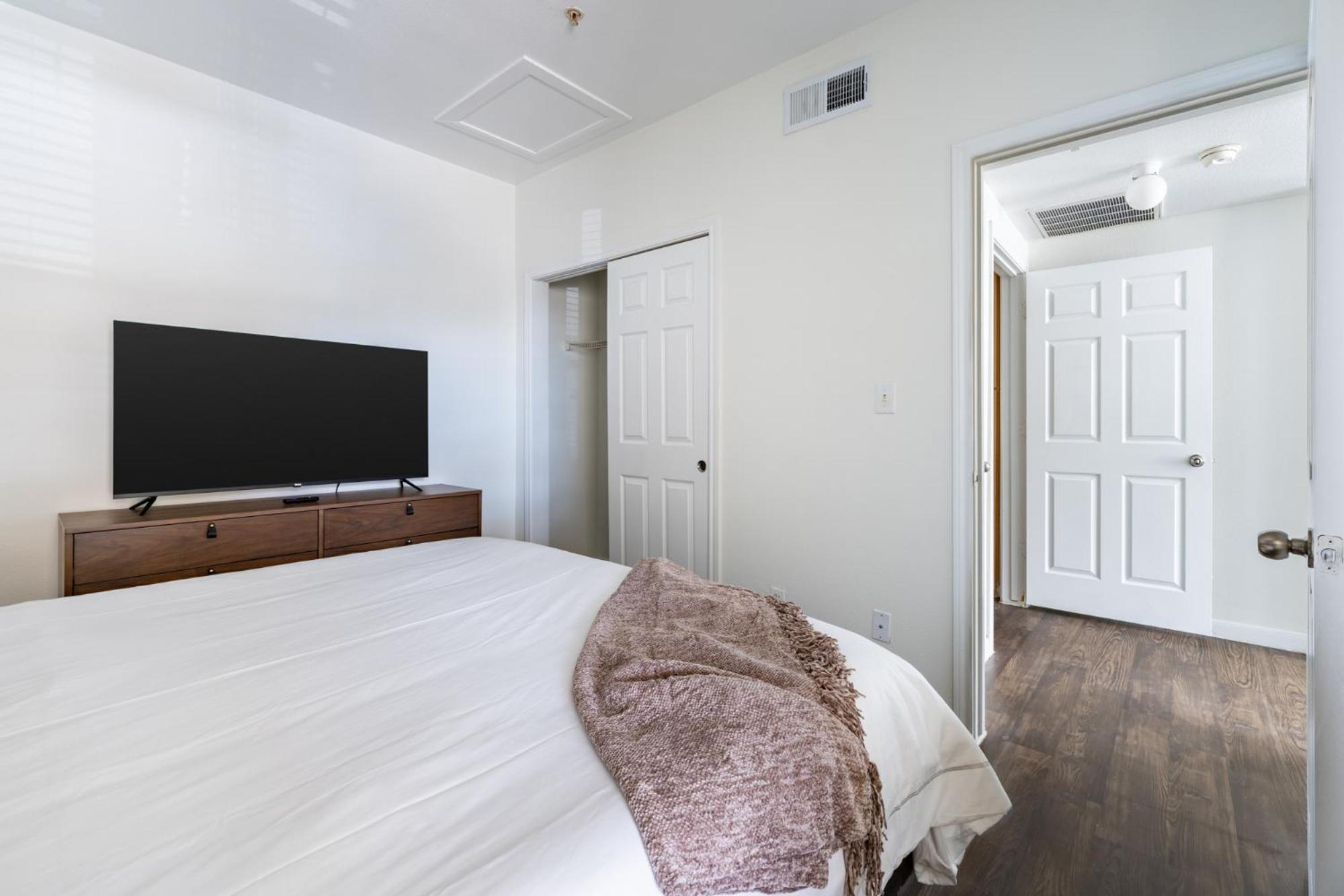 Landing Beautiful 2BD Gym