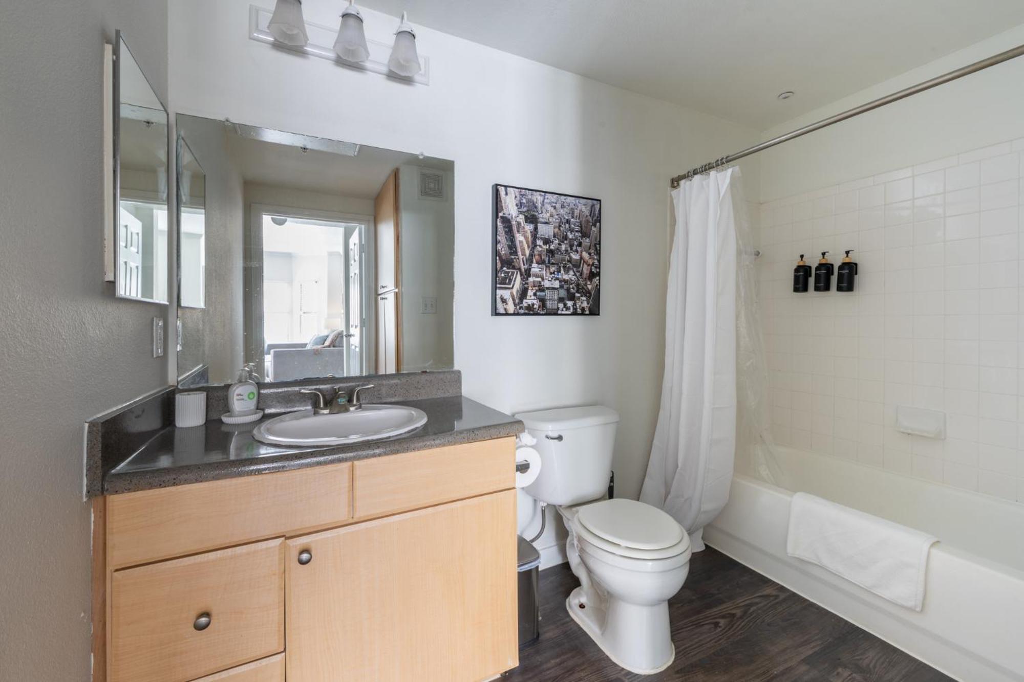Landing Beautiful 2BD Gym