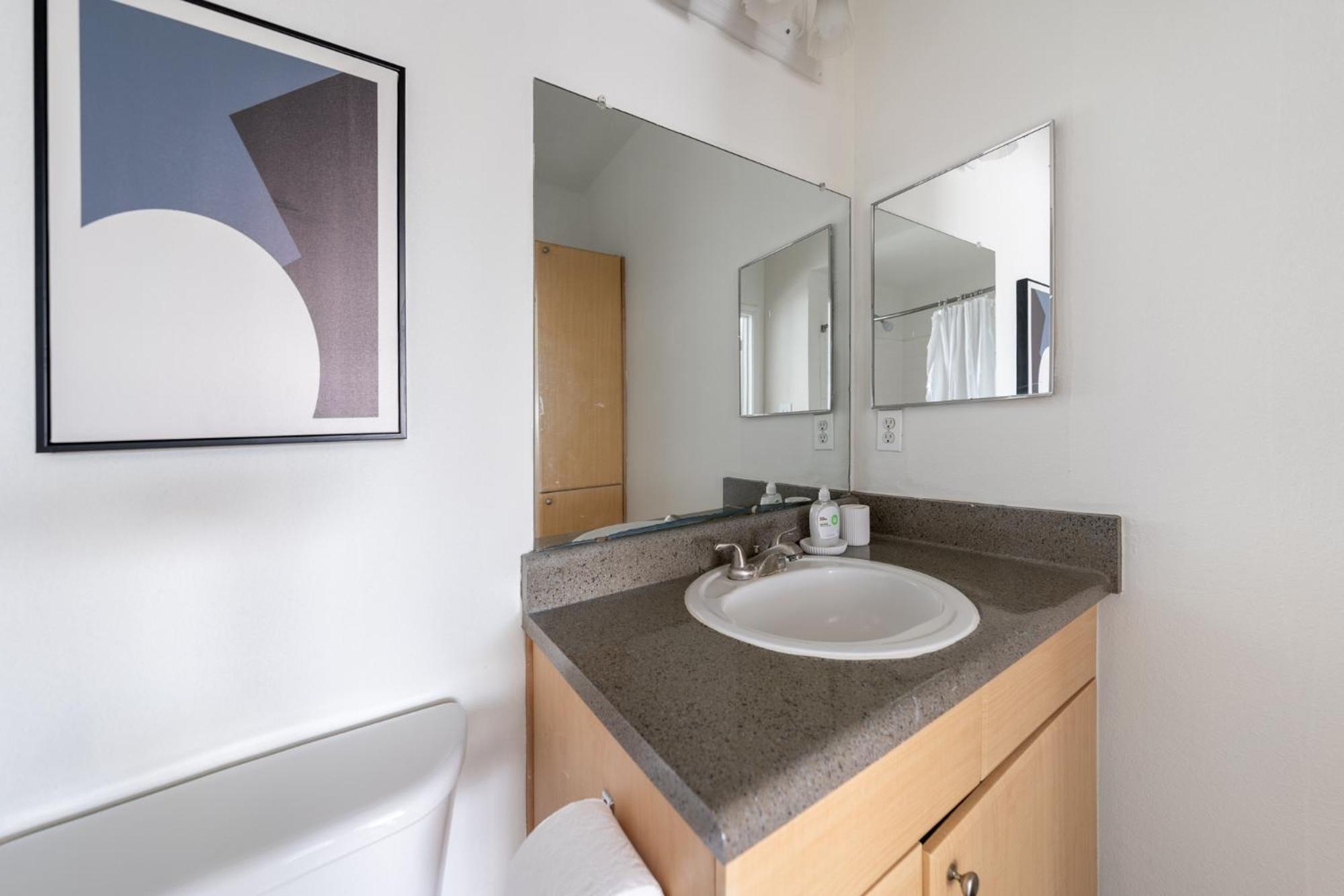 Landing Beautiful 2BD Gym
