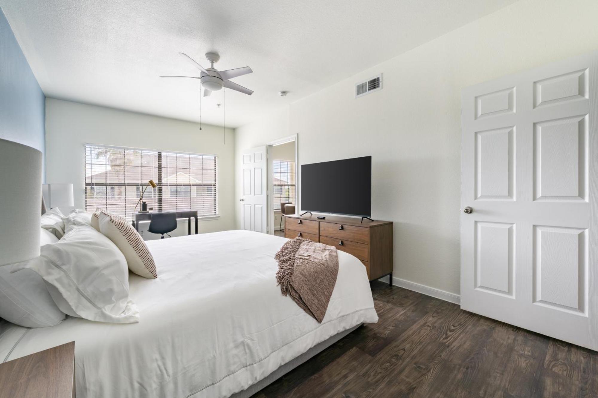 Landing Beautiful 2BD Gym
