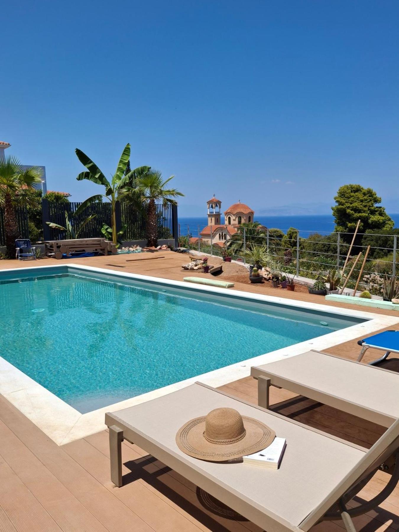 Romantic Pool Suite with Sea View Rastoni