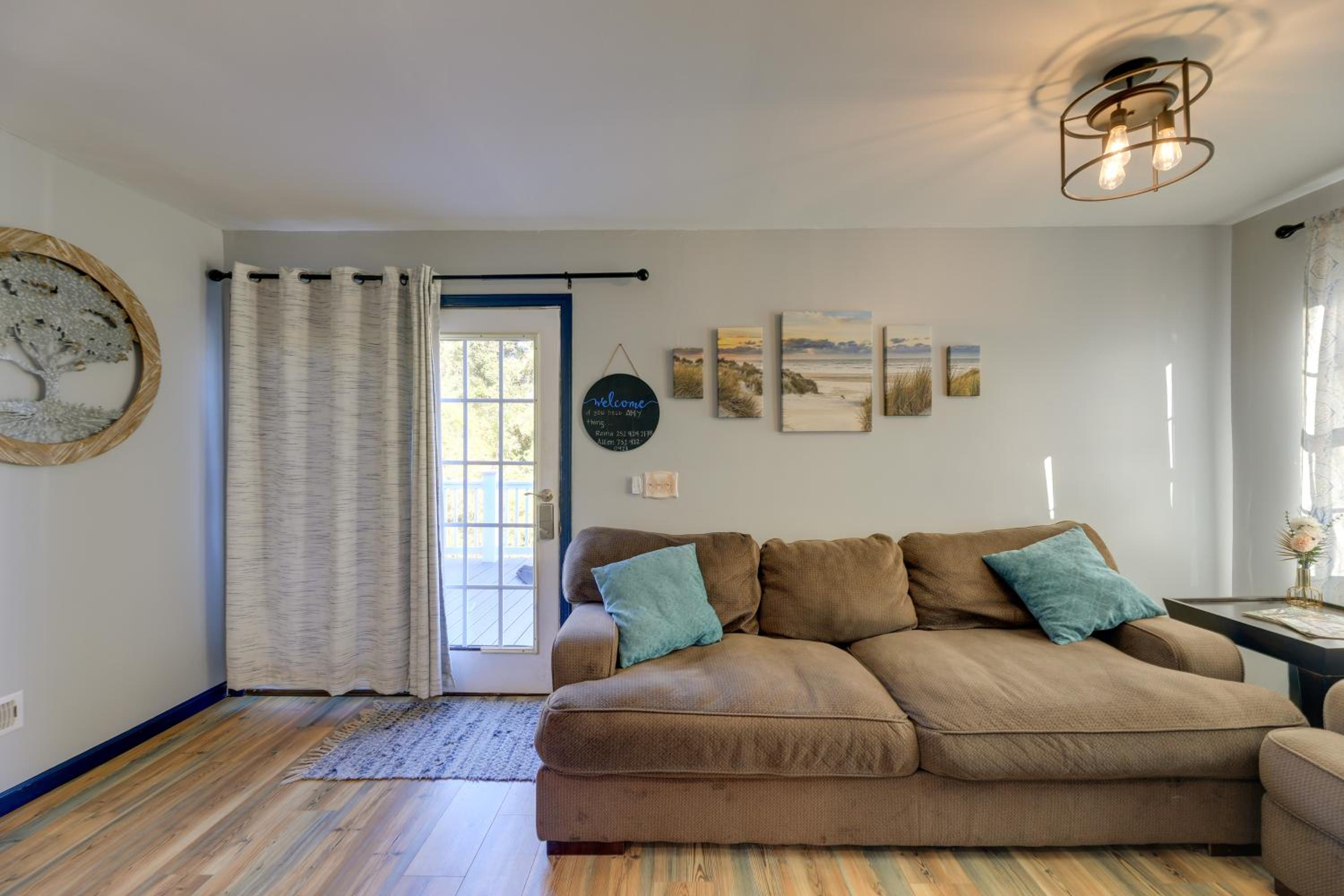 Walk to Fishing Pier, Newport Home with Deck!