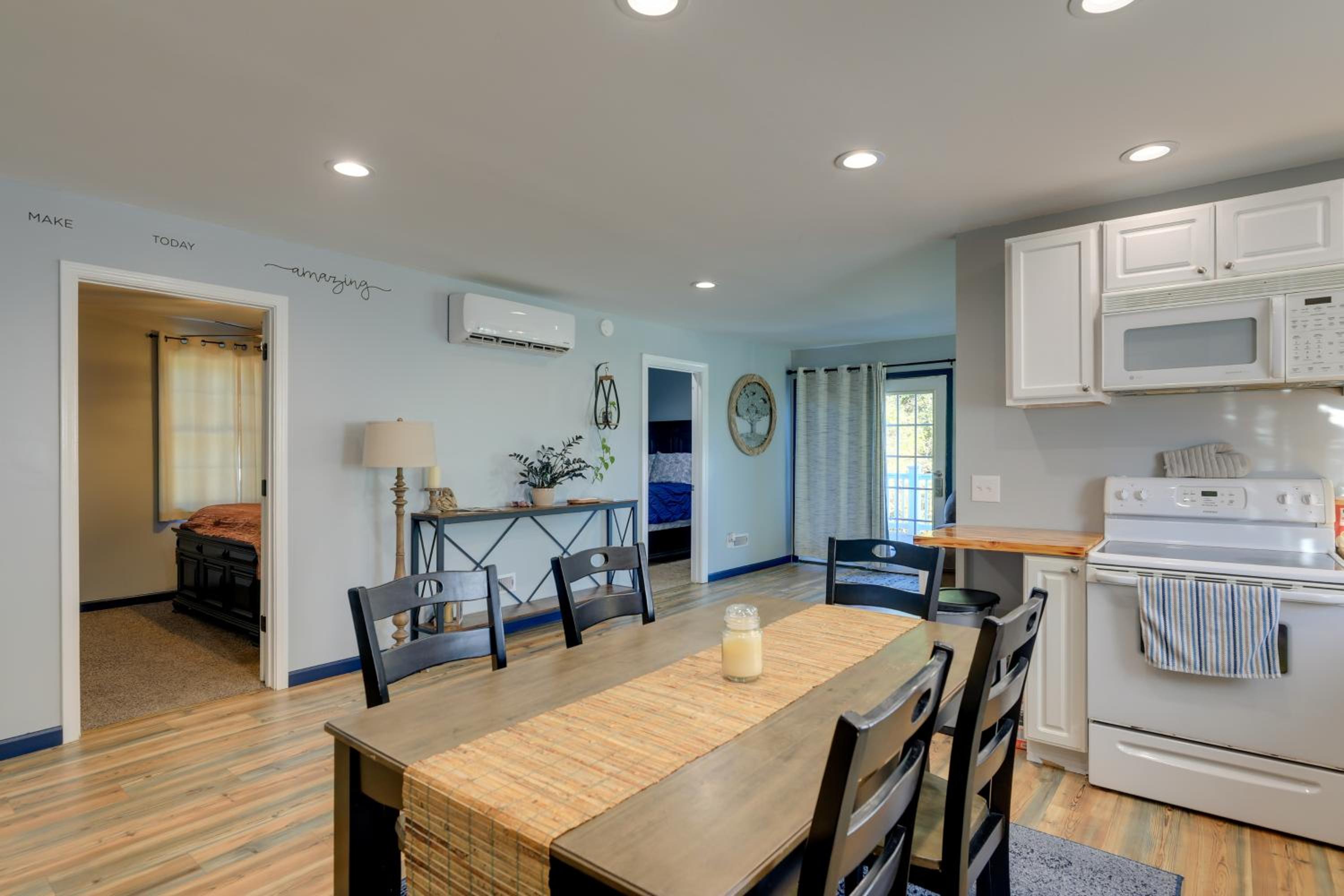 Walk to Fishing Pier, Newport Home with Deck!