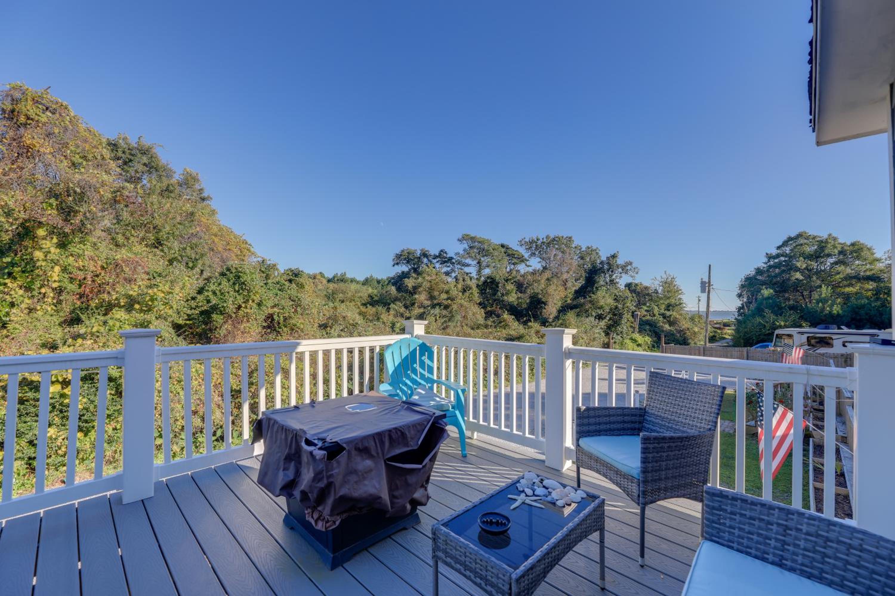 Walk to Fishing Pier, Newport Home with Deck!