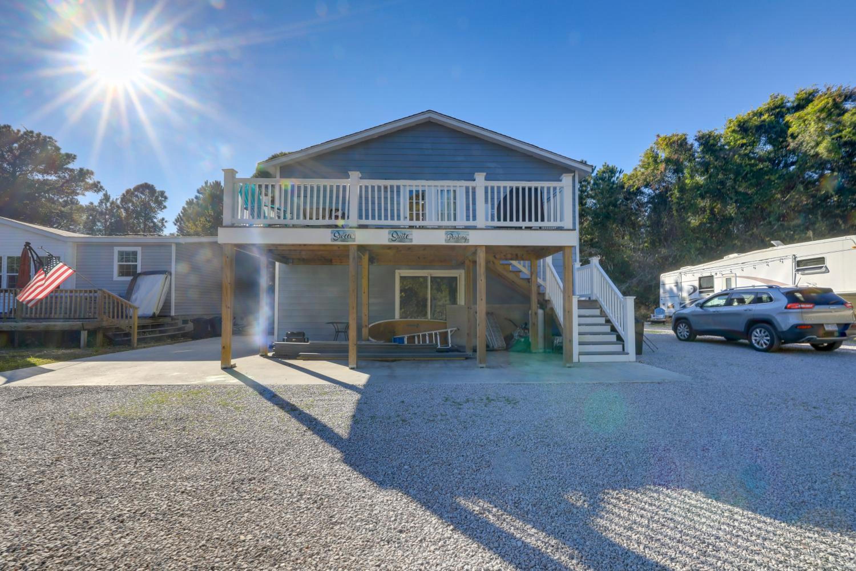 Walk to Fishing Pier, Newport Home with Deck!