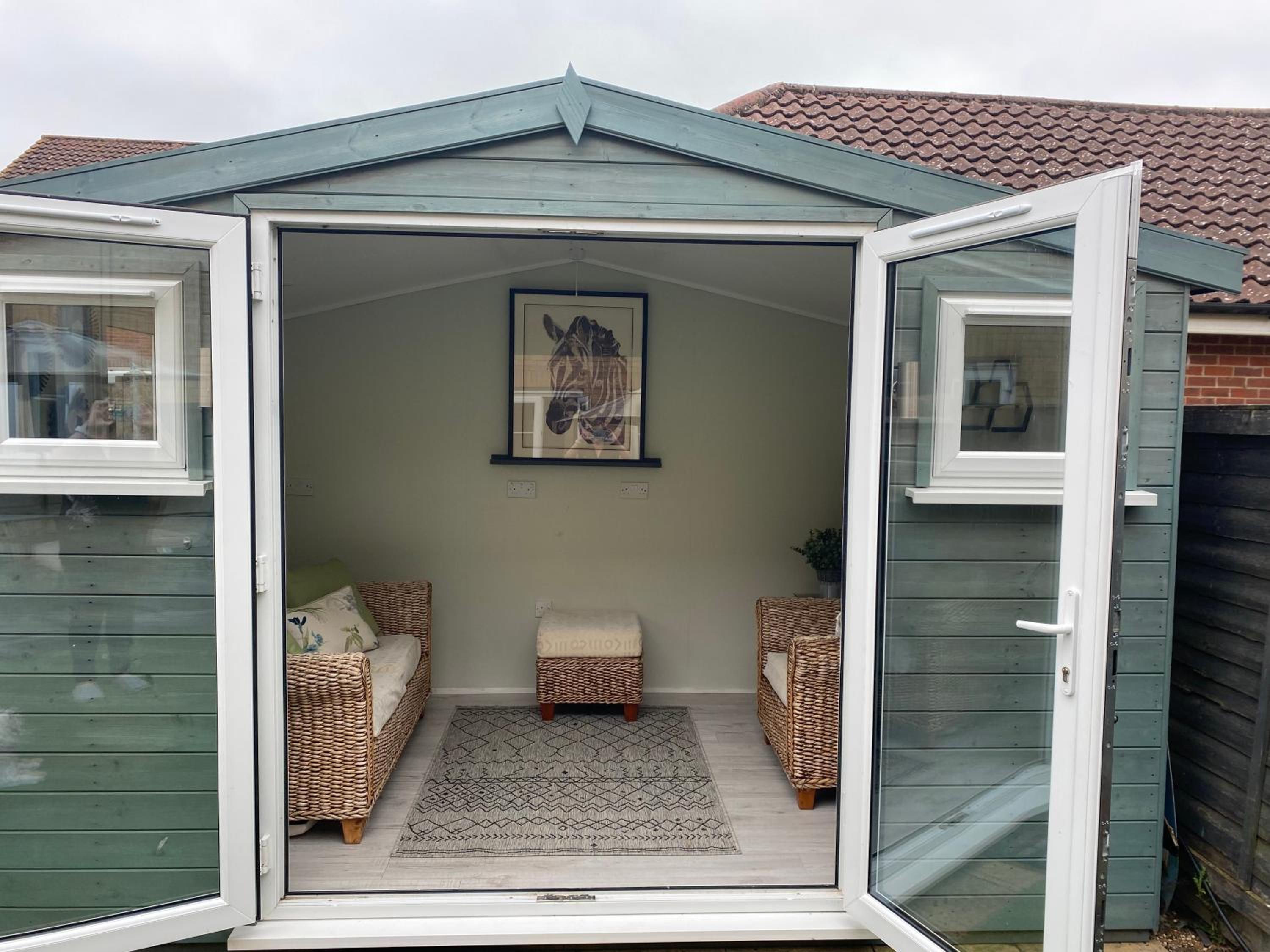 Modern house easy access Norwich city and broads