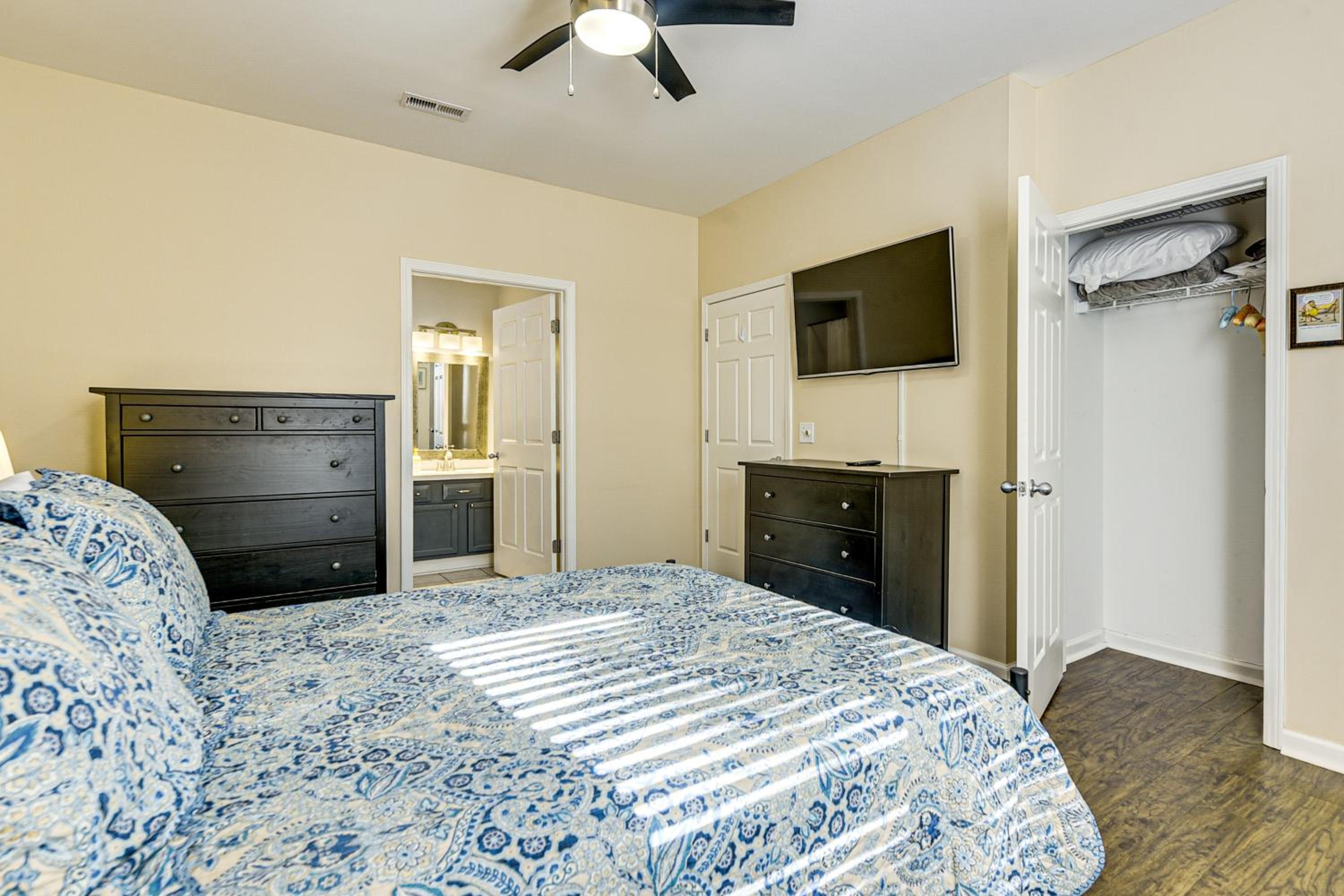 Fairway Views! Resort-Style Condo in Sunset Beach