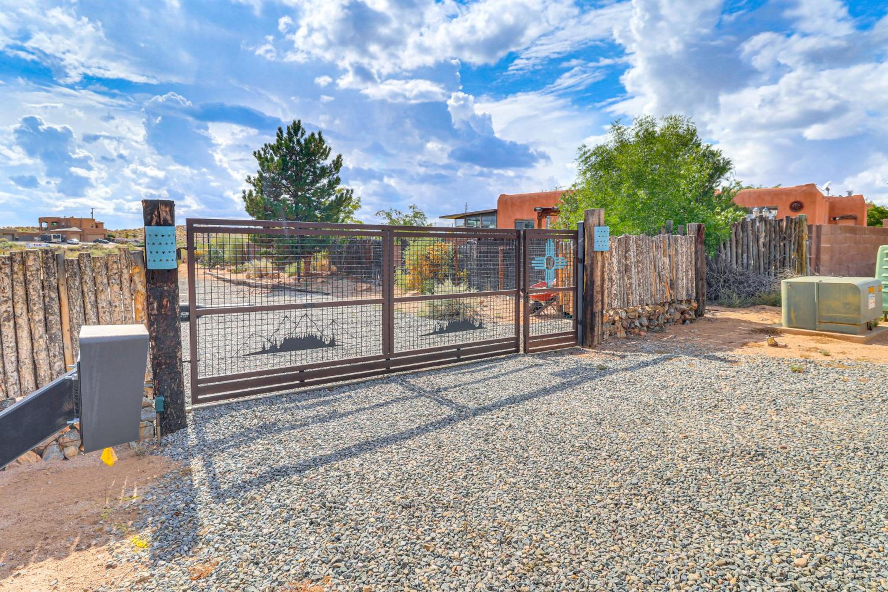 Mountain-View Escape Near Santa Ana Casino!