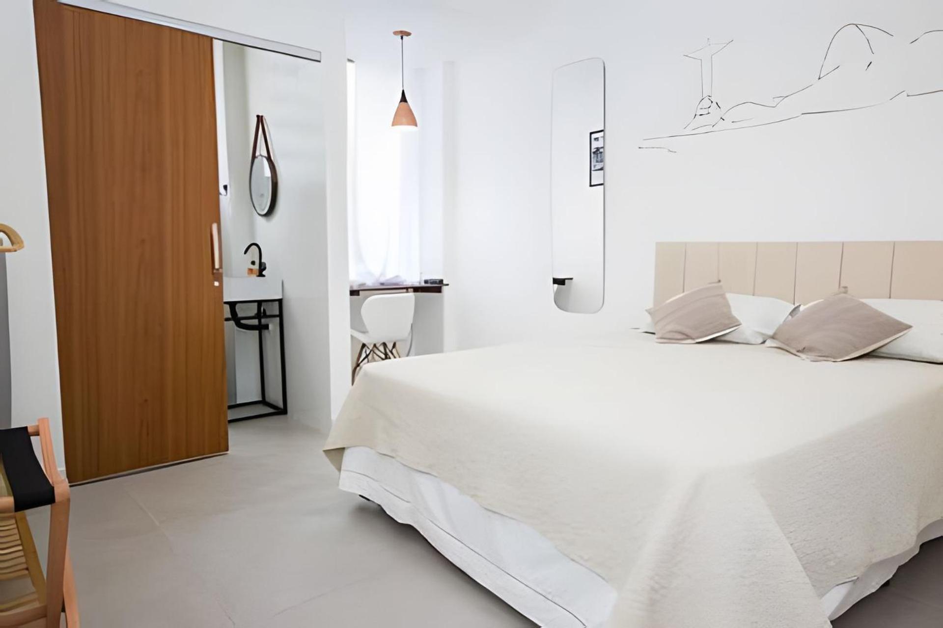STUDIO - Rua da Passagem - 450m do Metrô Botafogo - Excelente Localização - Bares, Restaurantes e 2 Grandes Shoppings - Portaria 24h - Wi Fi - TV Claro e S