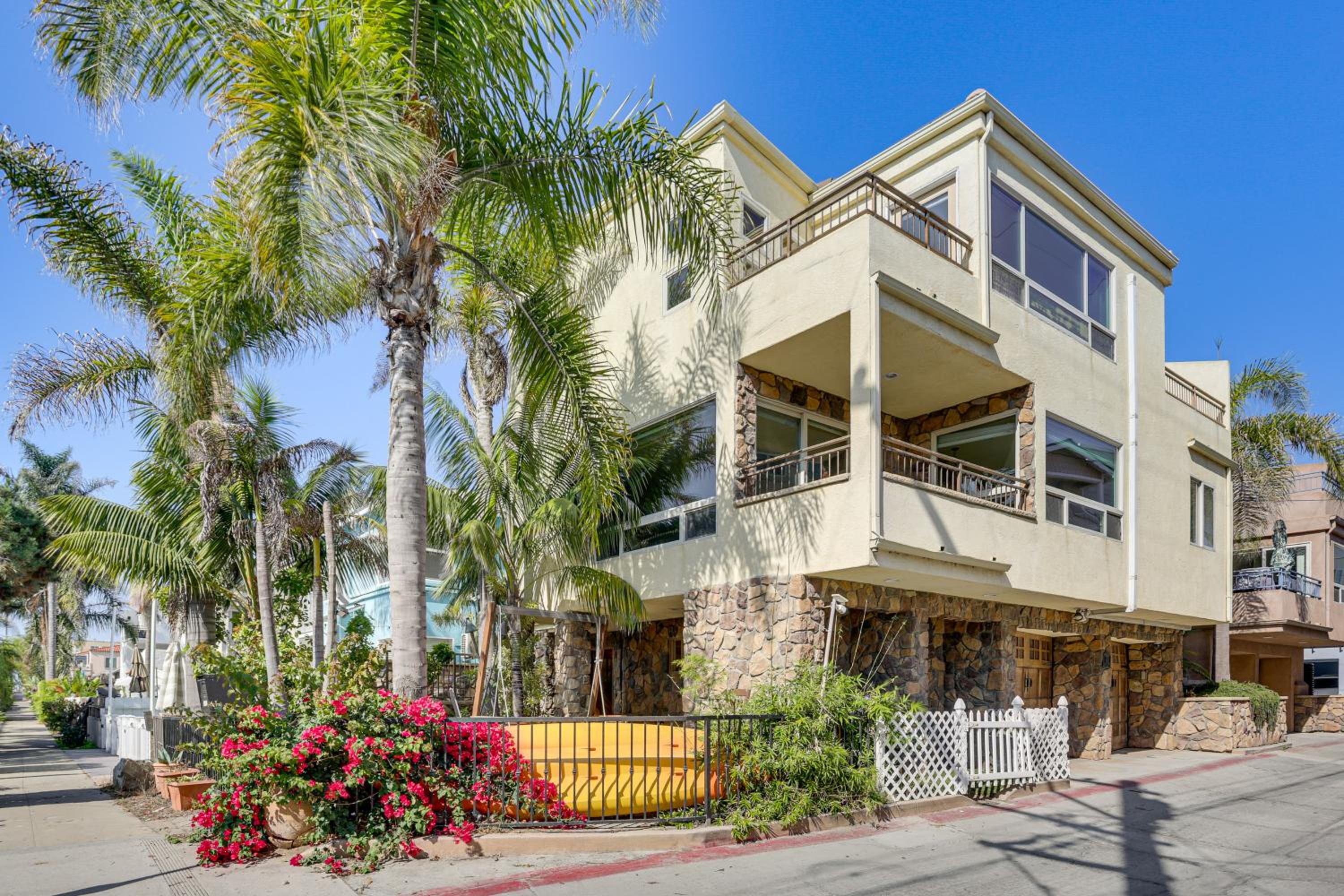 Walk to Mission Beach! Gem with Bay and City Views