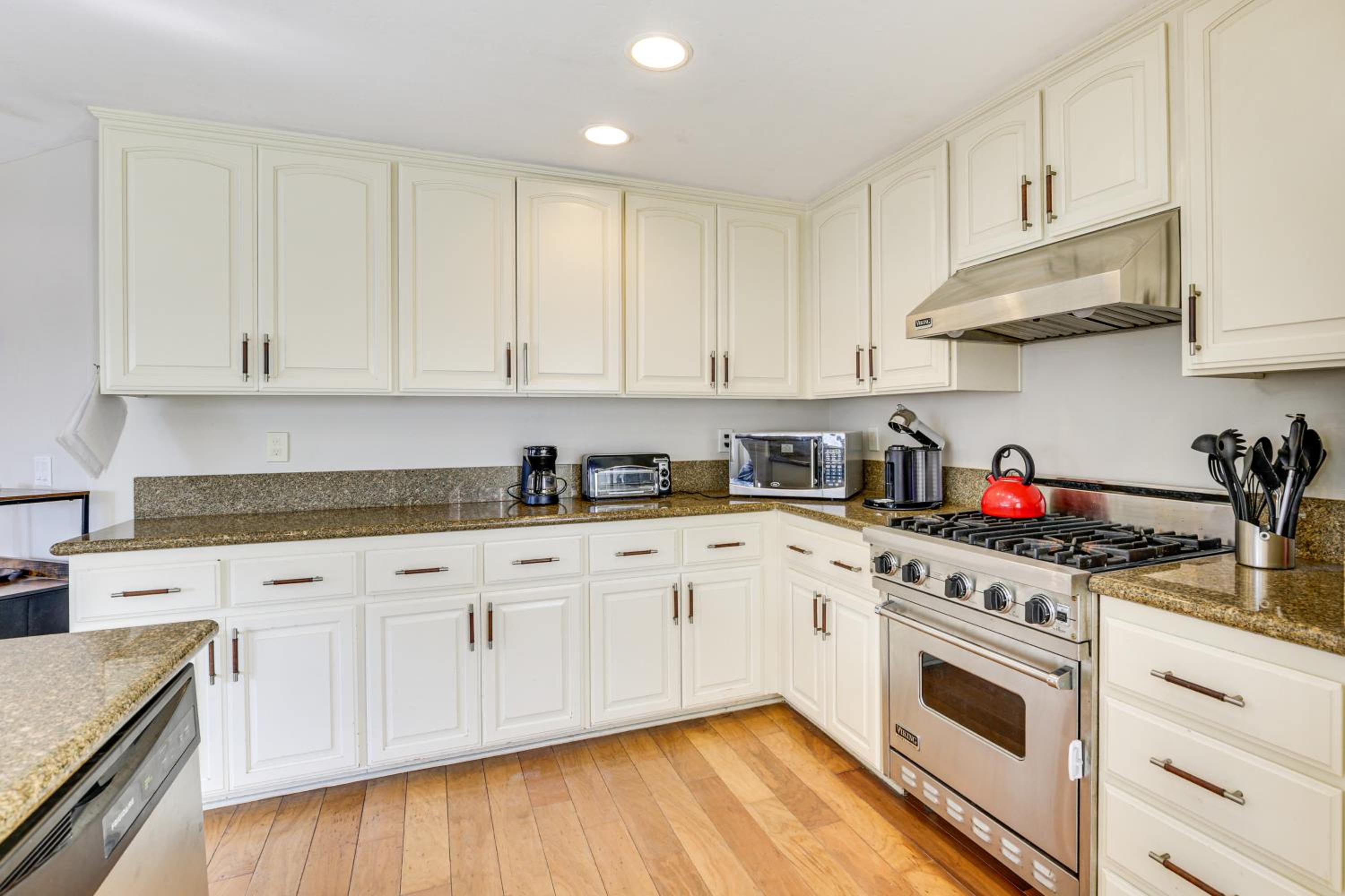 Walk to Mission Beach! Gem with Bay and City Views