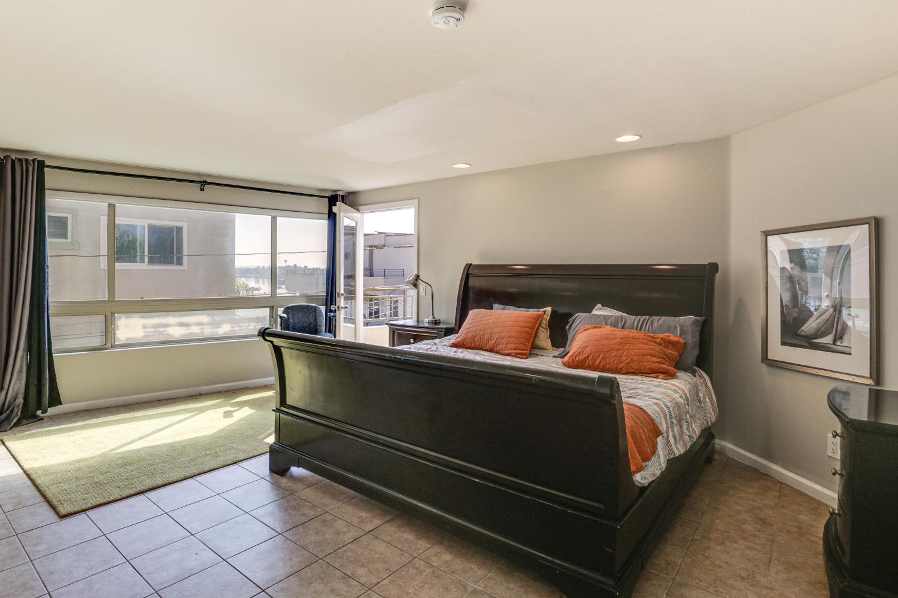Walk to Mission Beach! Gem with Bay and City Views