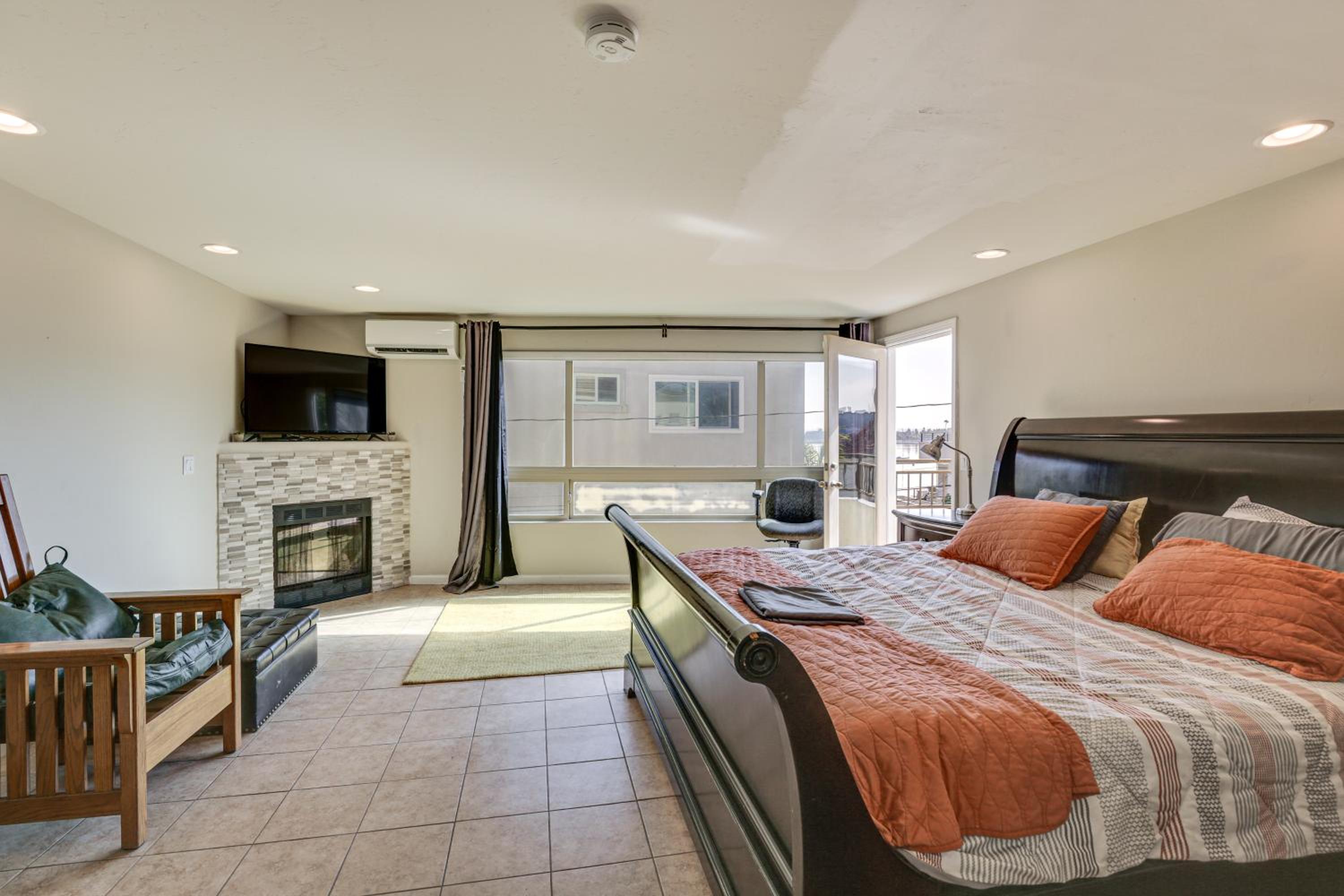 Walk to Mission Beach! Gem with Bay and City Views