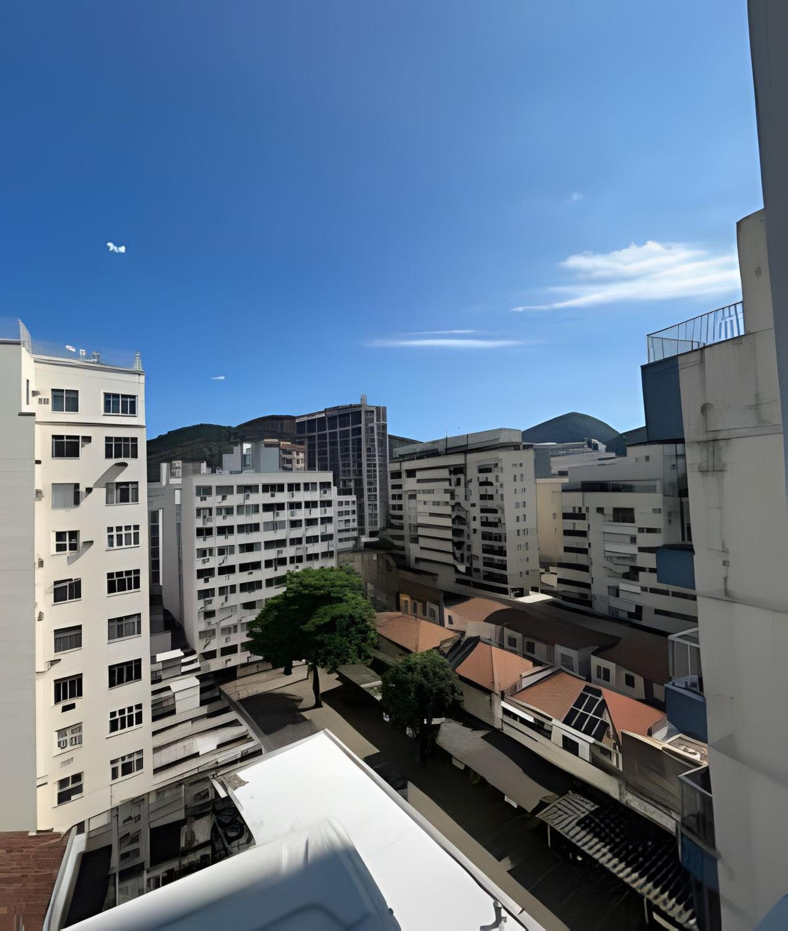 STUDIO - PRAIA de BOTAFOGO - 400m do Metrô Botafogo - Excelente Localização - Wi Fi - Bares, Restaurantes e 2 Grandes Shoppings - Portaria 24h - TV Claro e