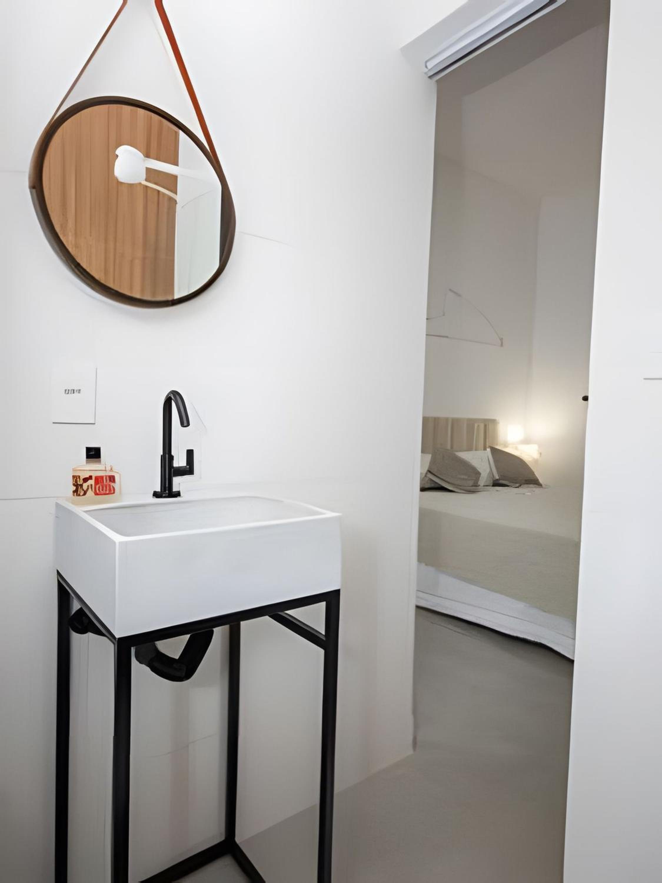 STUDIO - Rua da Passagem - 450m do Metrô Botafogo - Excelente Localização - Bares, Restaurantes e 2 Grandes Shoppings - Portaria 24h - Wi Fi - TV Claro e S