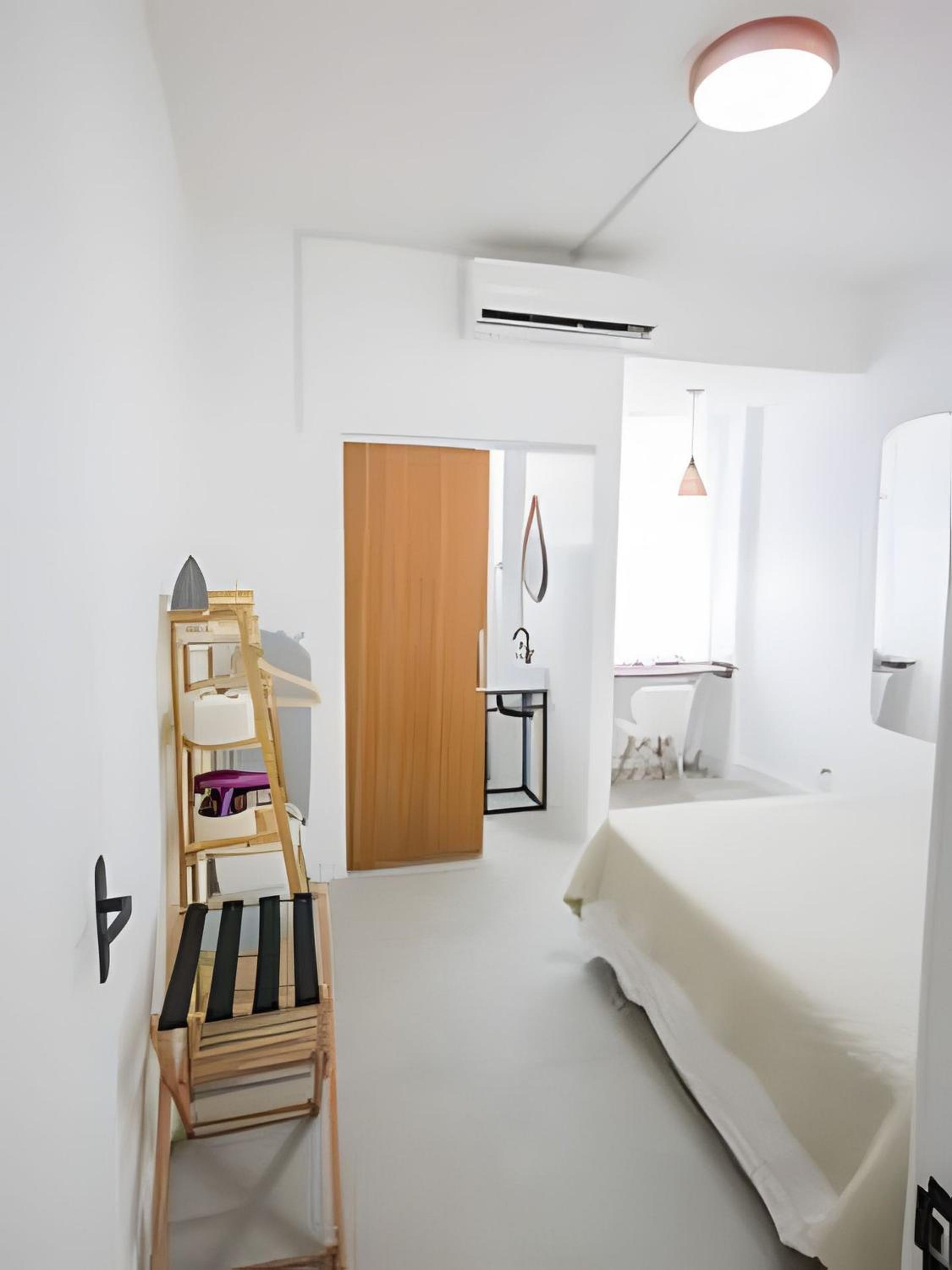 STUDIO - Rua da Passagem - 450m do Metrô Botafogo - Excelente Localização - Bares, Restaurantes e 2 Grandes Shoppings - Portaria 24h - Wi Fi - TV Claro e S