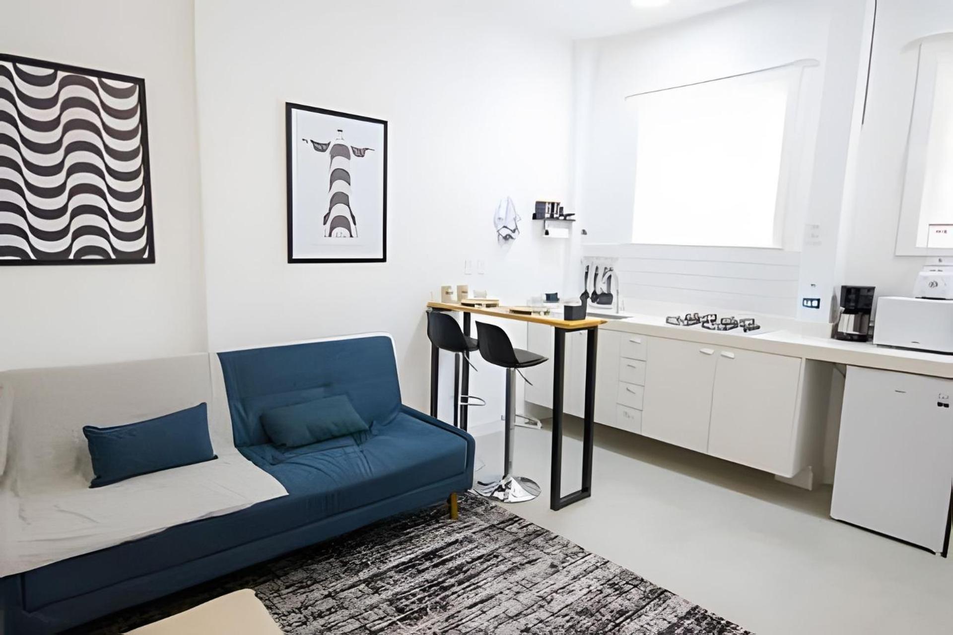 STUDIO - Rua da Passagem - 450m do Metrô Botafogo - Excelente Localização - Bares, Restaurantes e 2 Grandes Shoppings - Portaria 24h - Wi Fi - TV Claro e S
