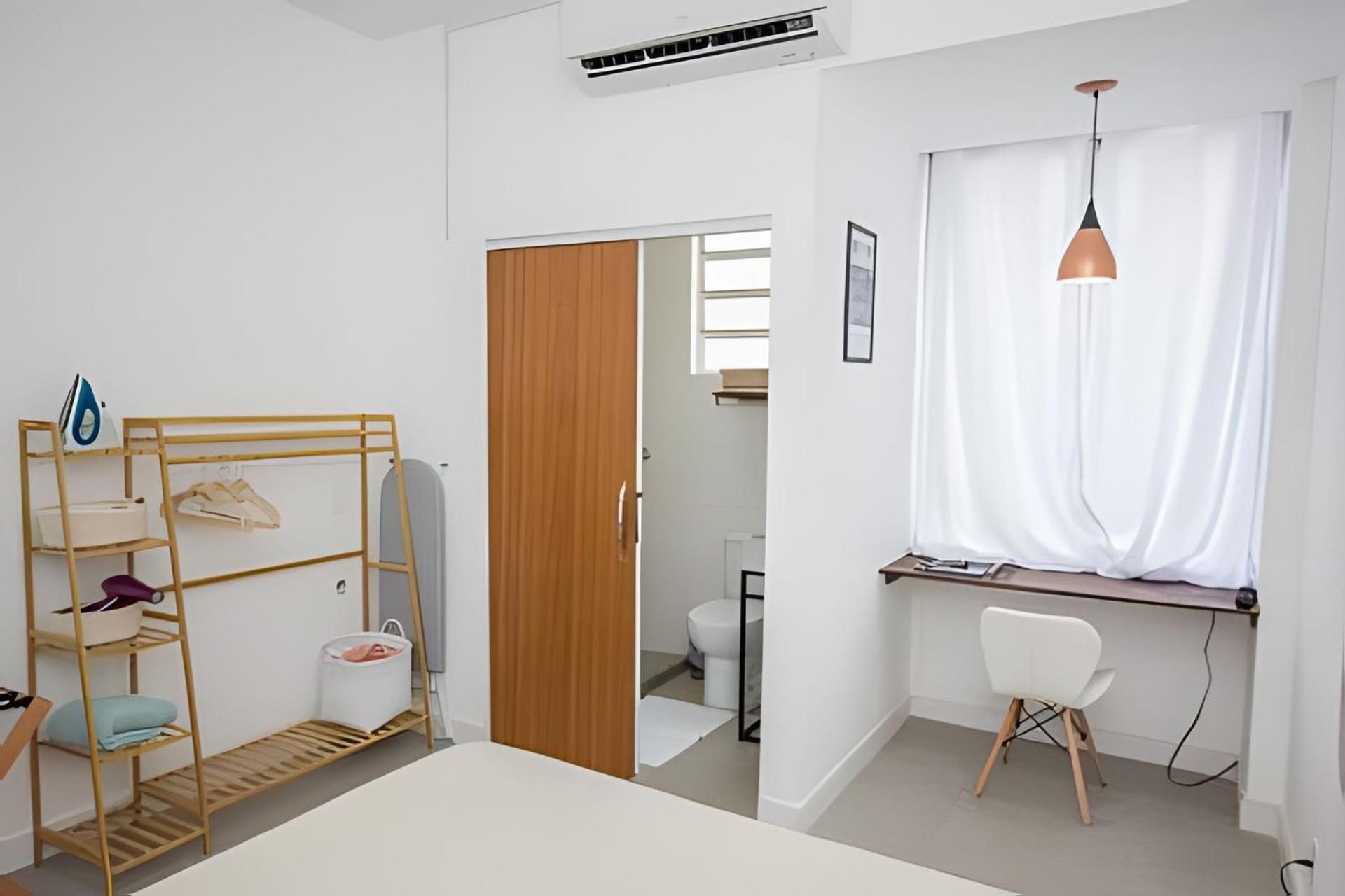 STUDIO - Rua da Passagem - 450m do Metrô Botafogo - Excelente Localização - Bares, Restaurantes e 2 Grandes Shoppings - Portaria 24h - Wi Fi - TV Claro e S