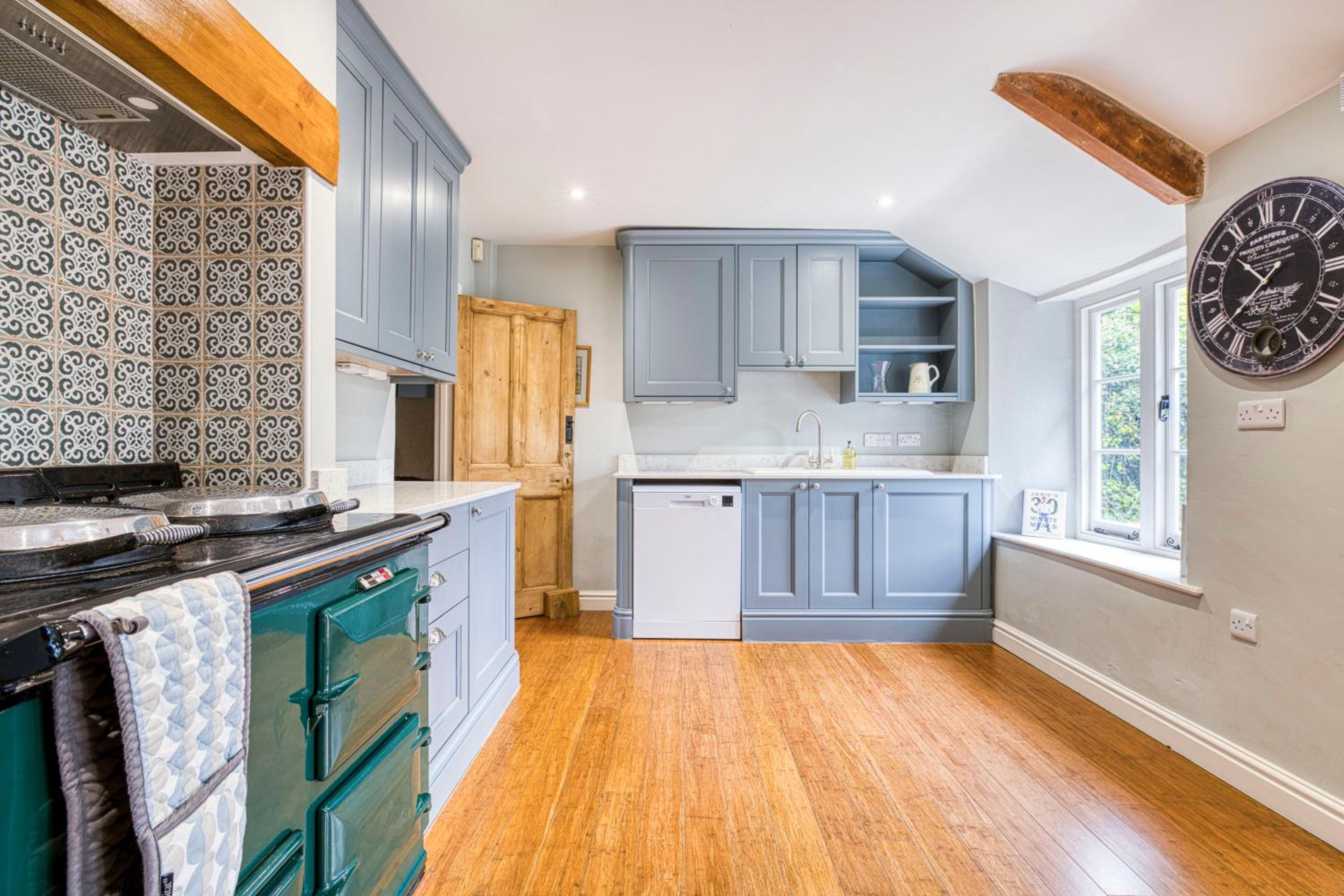 Old Bell House - Spacious Period Home in the Heart of Somerton