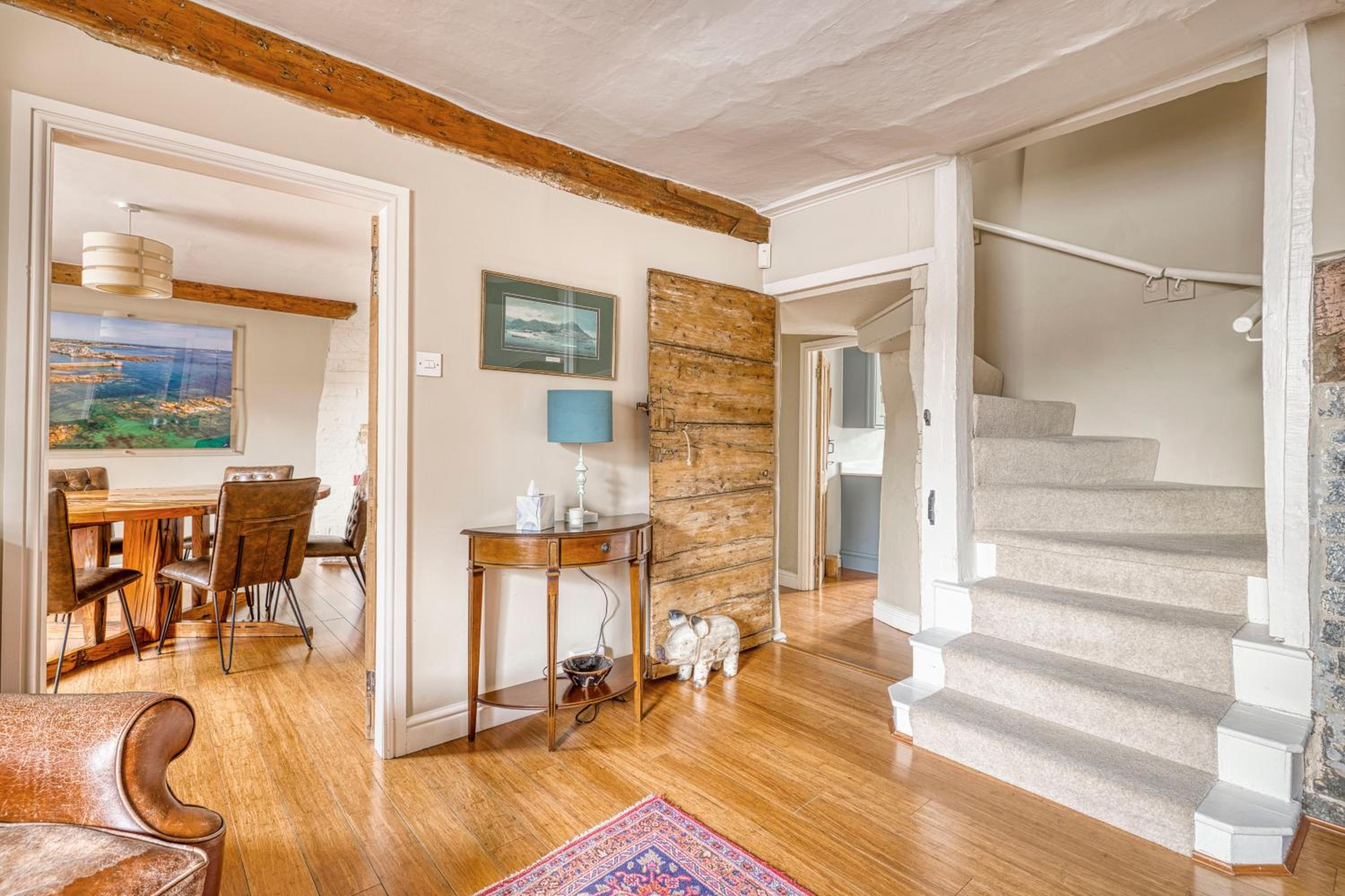 Old Bell House - Spacious Period Home in the Heart of Somerton
