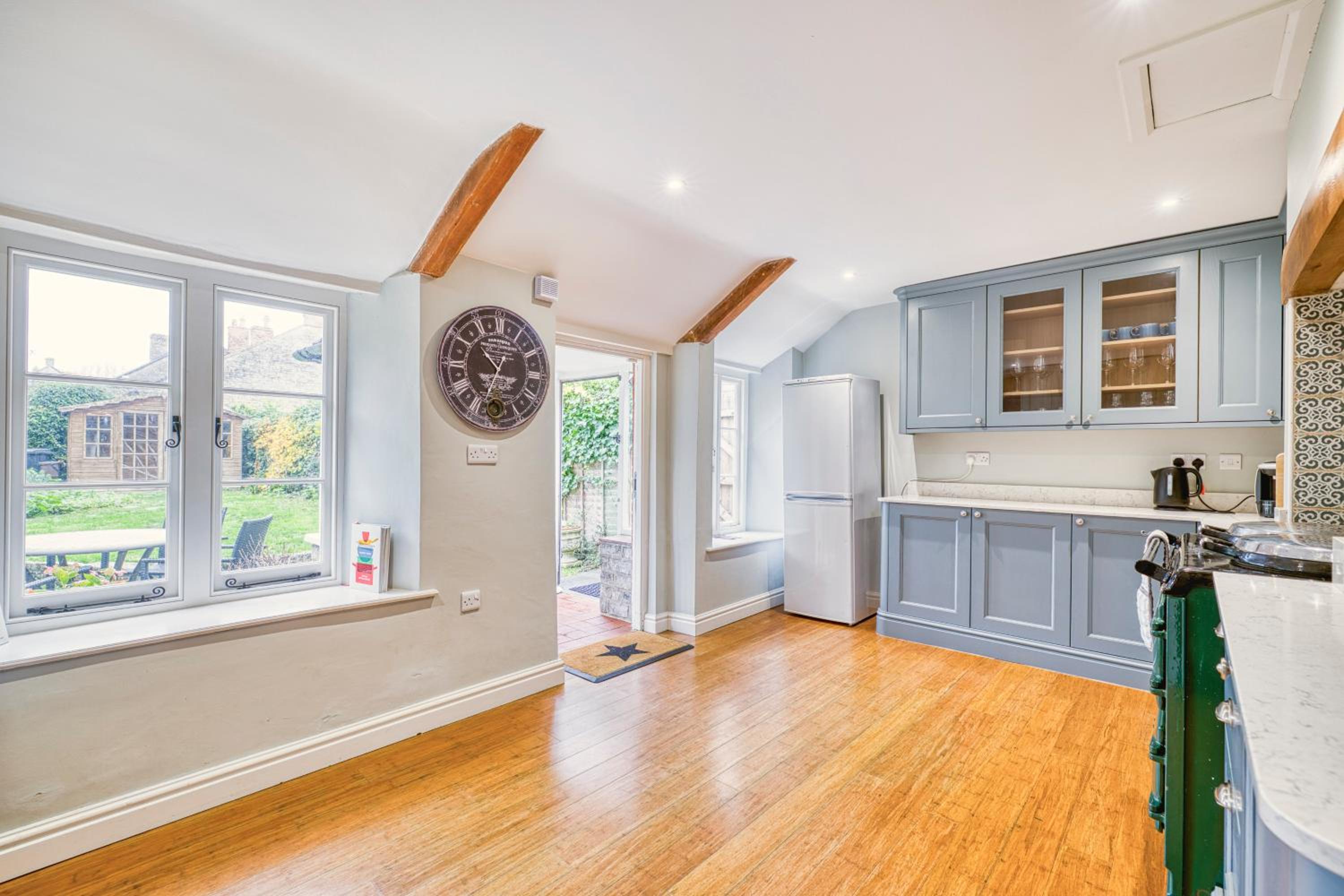 Old Bell House - Spacious Period Home in the Heart of Somerton