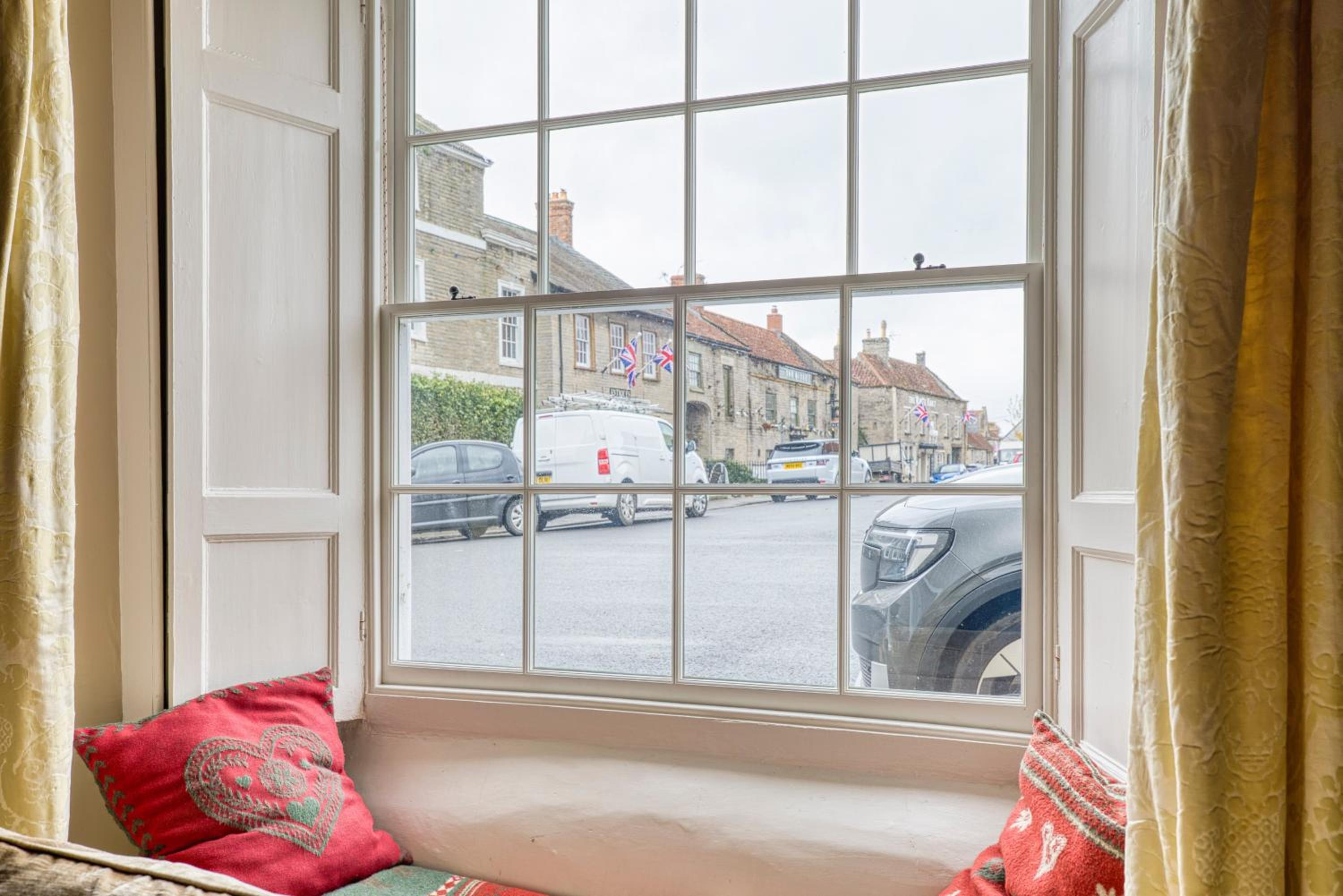 Old Bell House - Spacious Period Home in the Heart of Somerton