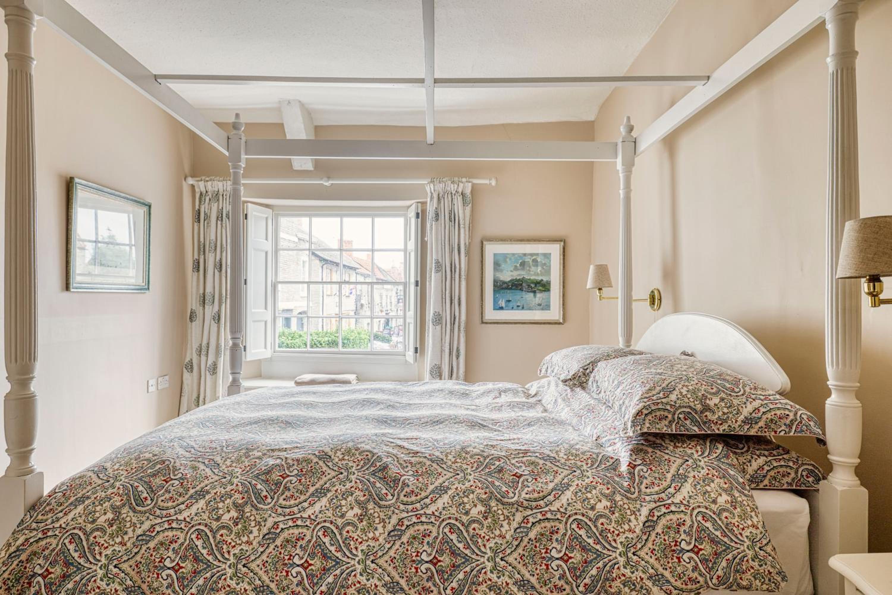 Old Bell House - Spacious Period Home in the Heart of Somerton